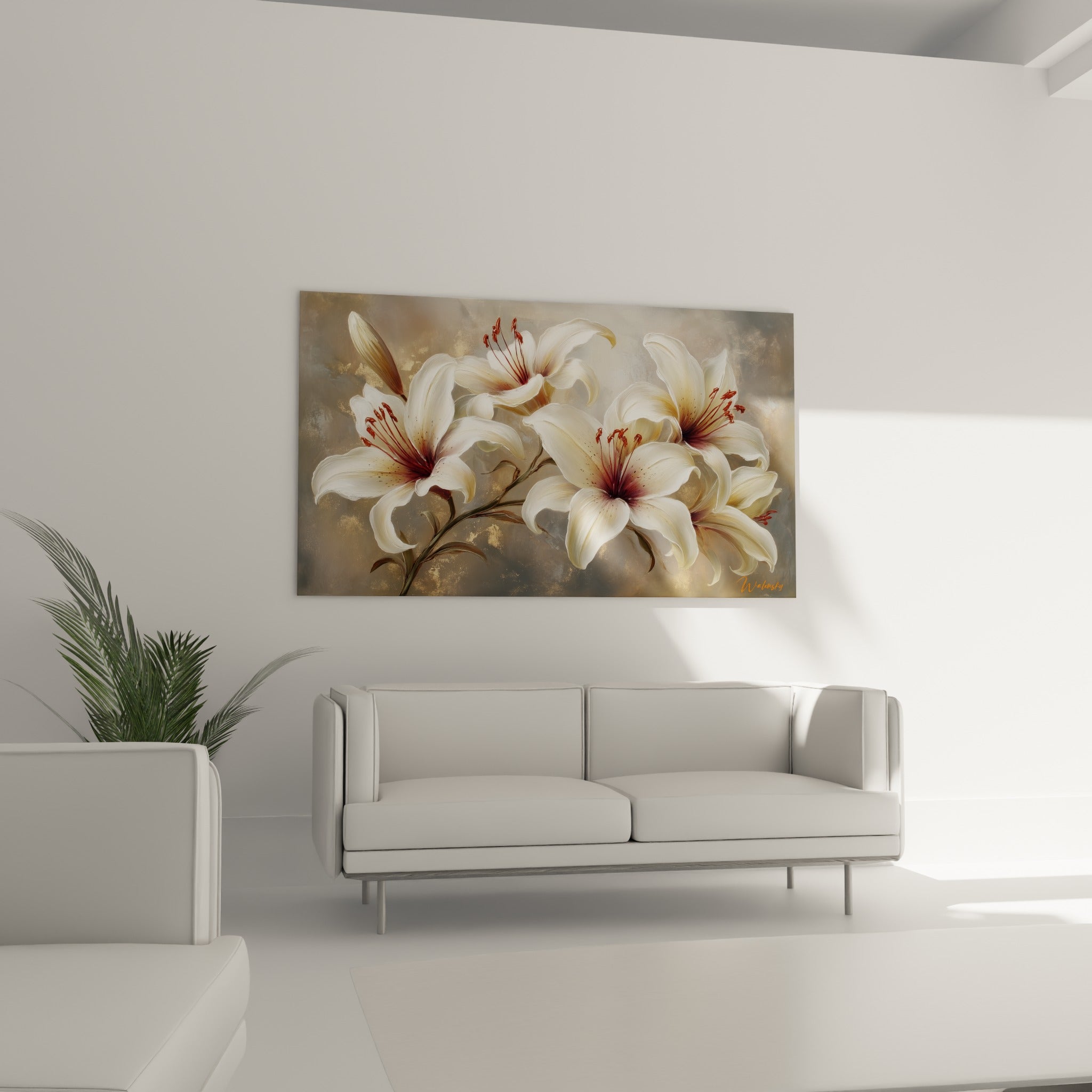 Fleurs de lys blanches aux étamines rouille sur fond gris doré, disposées au-dessus d'un canapé dans un salon lumineux
