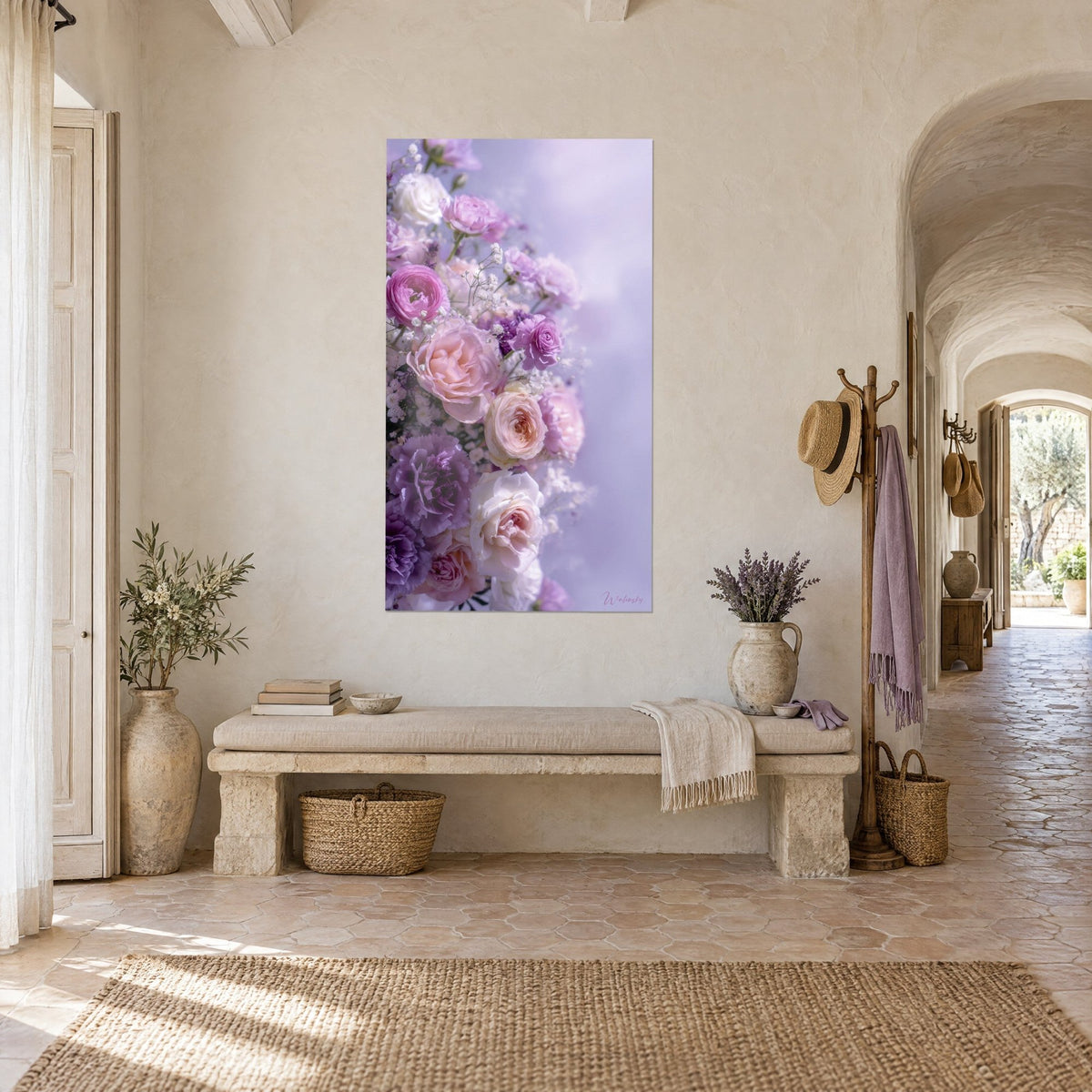Quadro composizione floreale di ranuncoli rosa cipria e garofani porpora su sfondo lilla, vista a tre quarti, casale provenzale