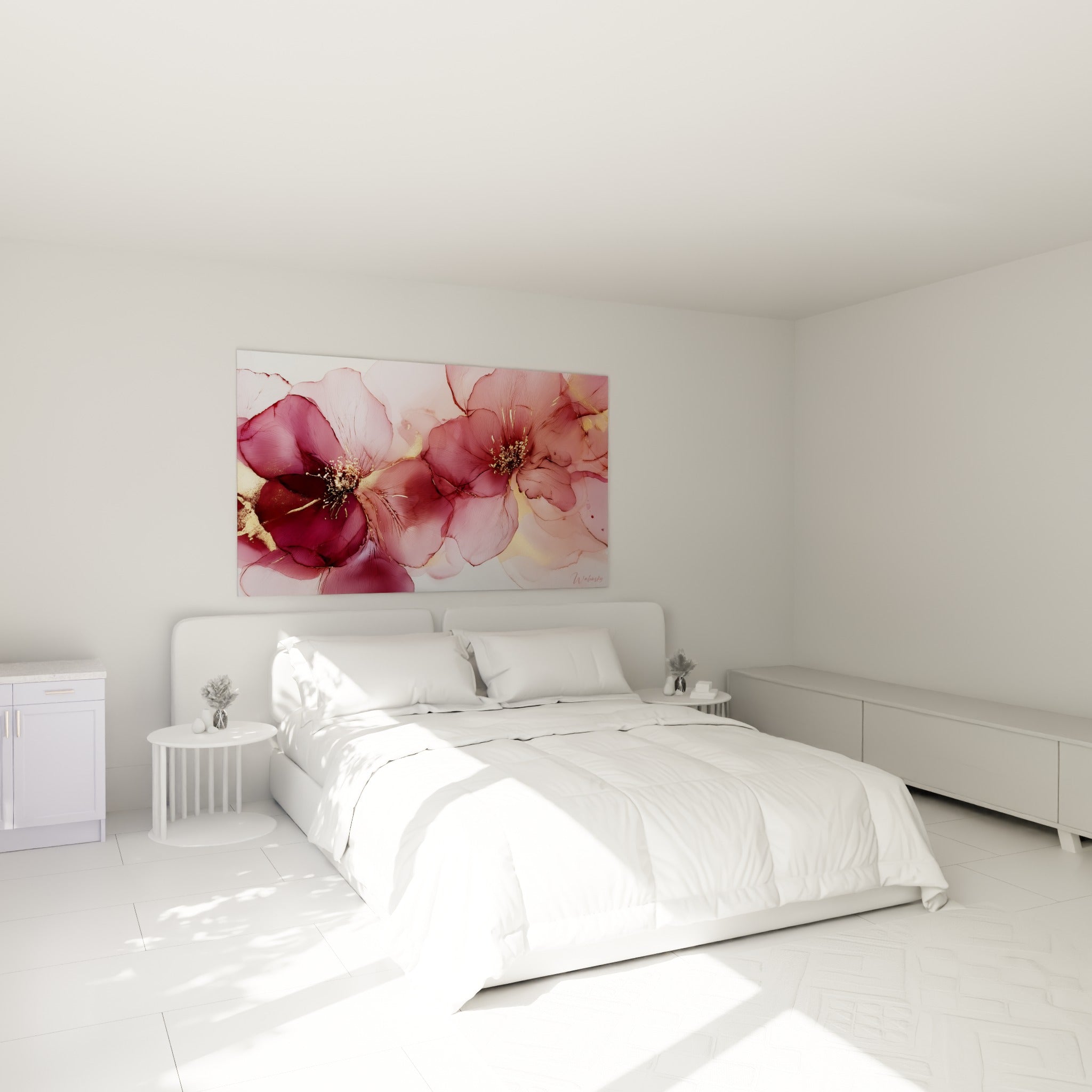 Pétales roses et dorés déployés en éventail, œuvre suspendue au-dessus d'un lit dans une chambre claire