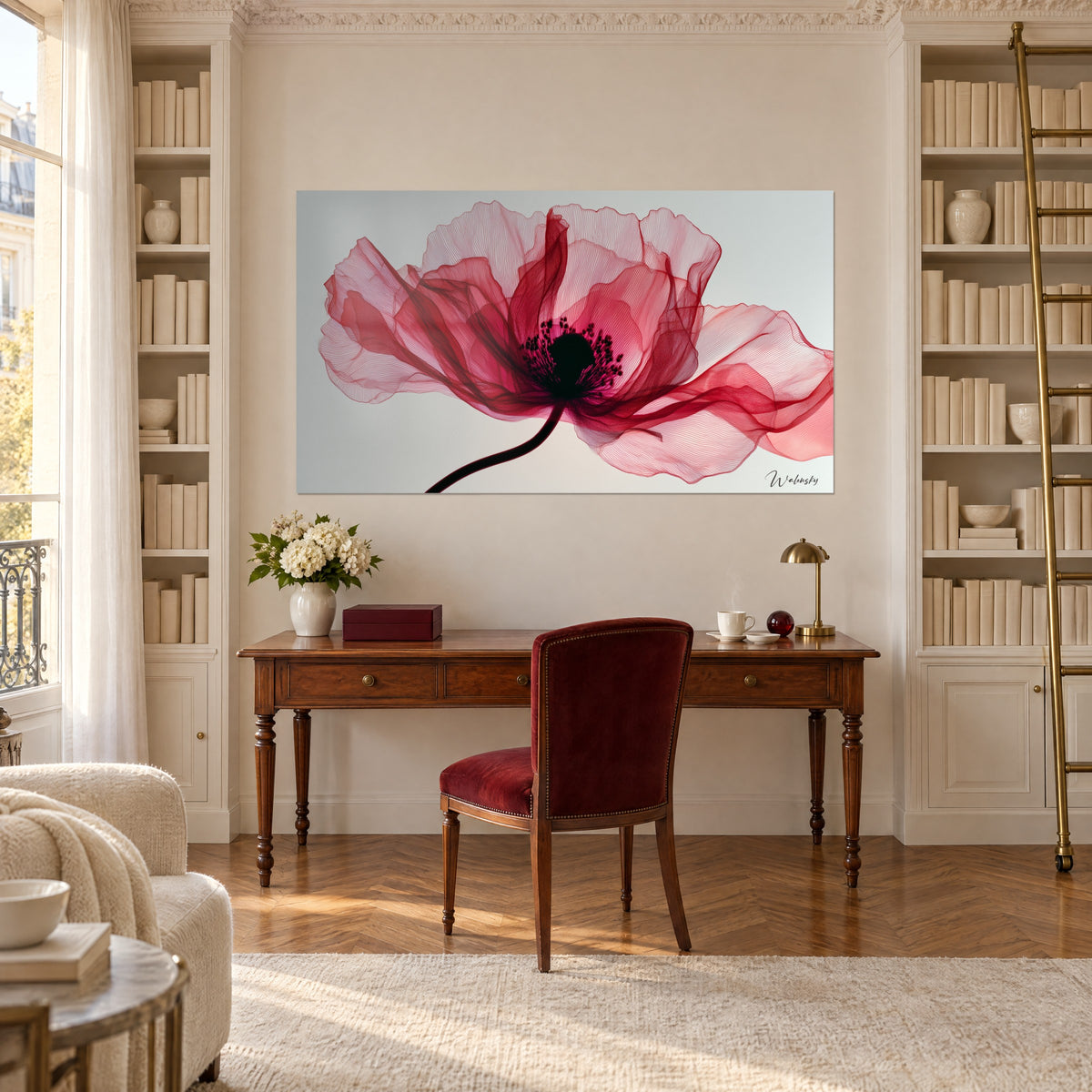 Quadro papavero dalle nervature filigranate, rosso profondo e bianco madreperla, sopra una scrivania in legno tra due librerie