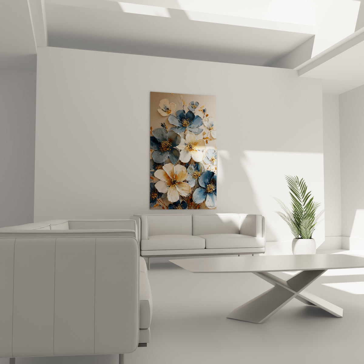 Pétales texturés bleu ardoise et ocre doré placés au-dessus d'un canapé dans un salon lumineux
