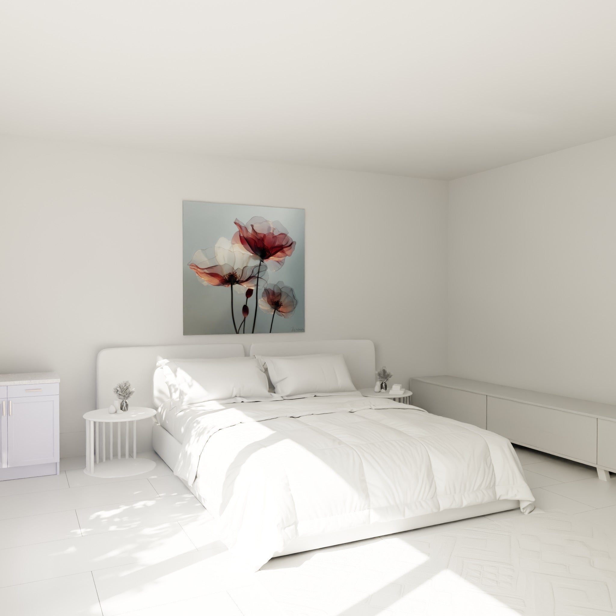Fleurs transparentes bordeaux et nacrées accrochées au-dessus d'un lit dans une chambre claire
