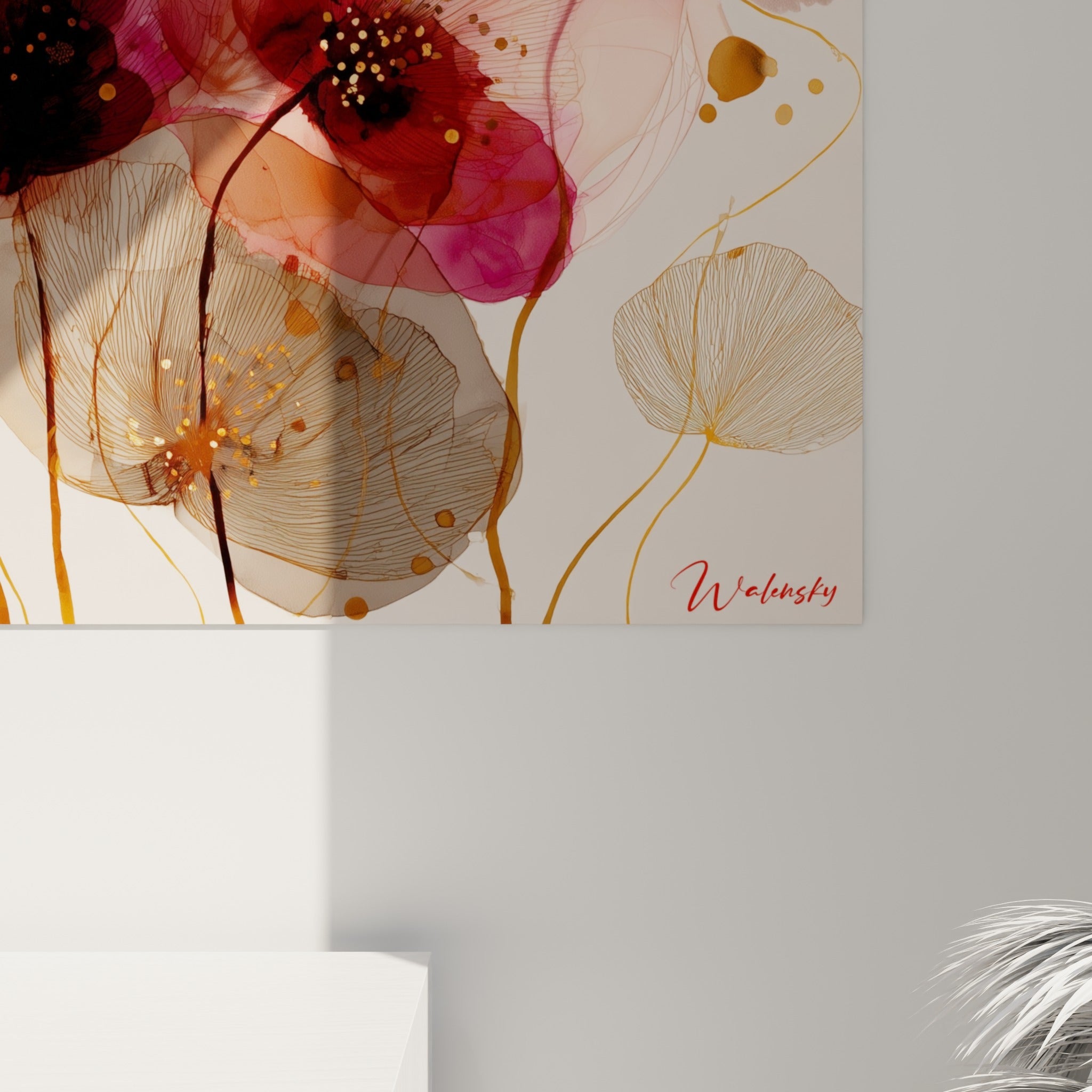 Détail des pétales transparents pourpre et gris avec traits fins dorés visibles de près sur la toile