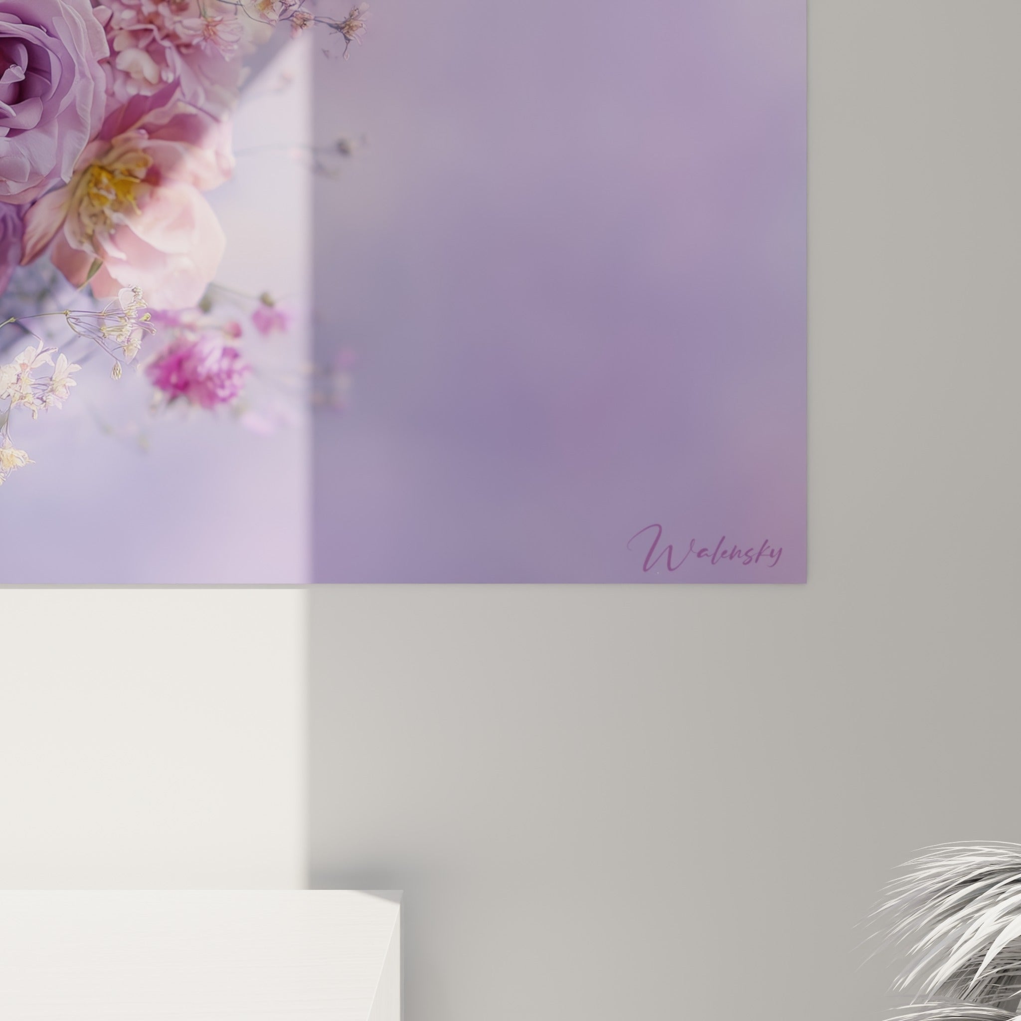 Pétales veloutés du tableau fleur nature révélant les nuances mauves et blanc crème de près