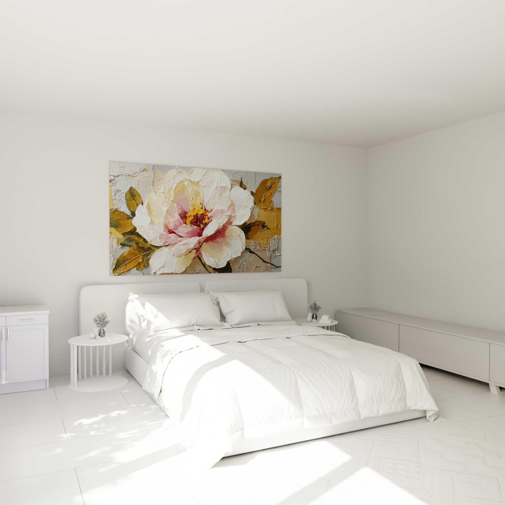 Fleur blanche et dorée en relief, cœur rose vif, au-dessus d'un lit dans une chambre claire