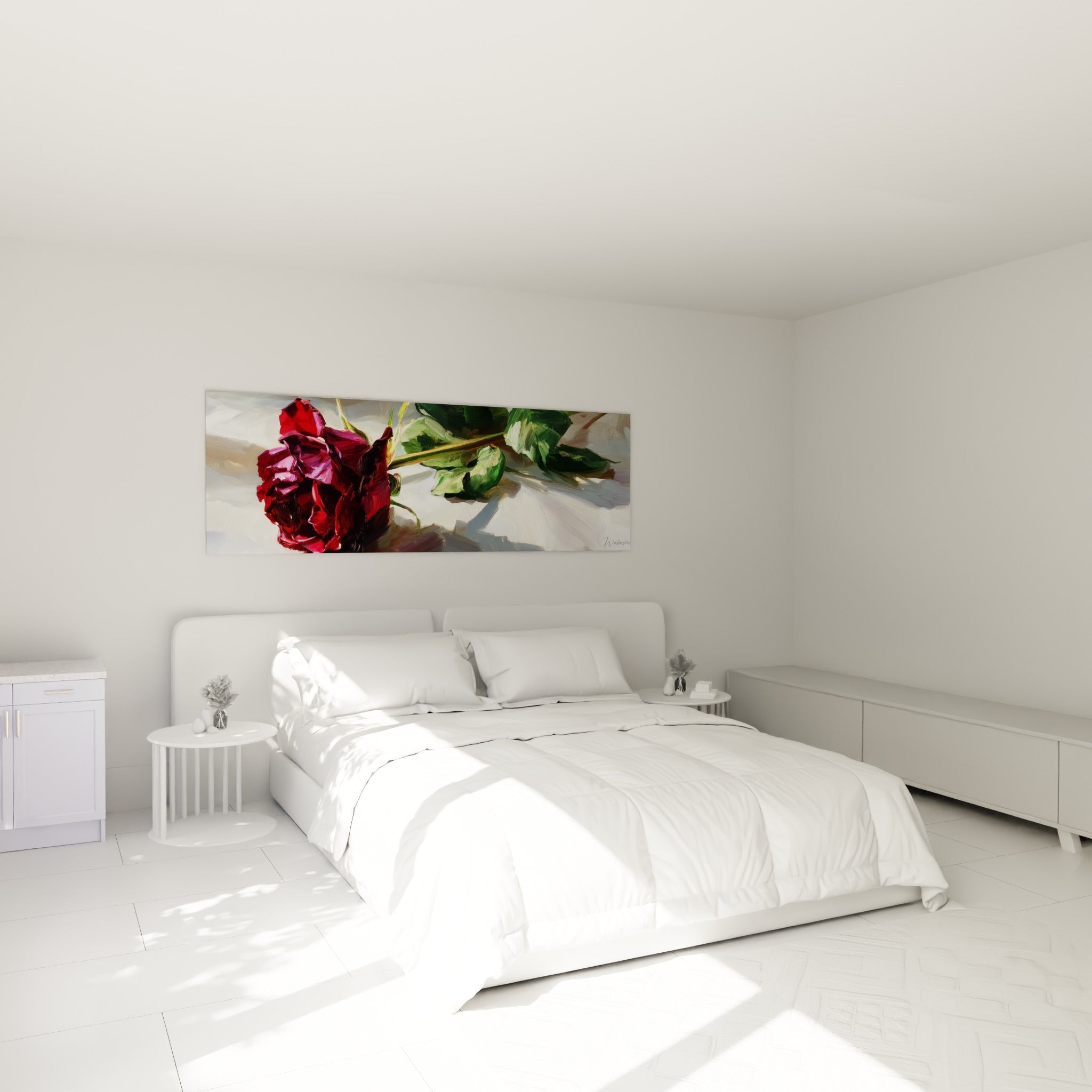 Fleur rouge sombre aux pétales veloutés accrochée au-dessus d'un lit dans une chambre claire