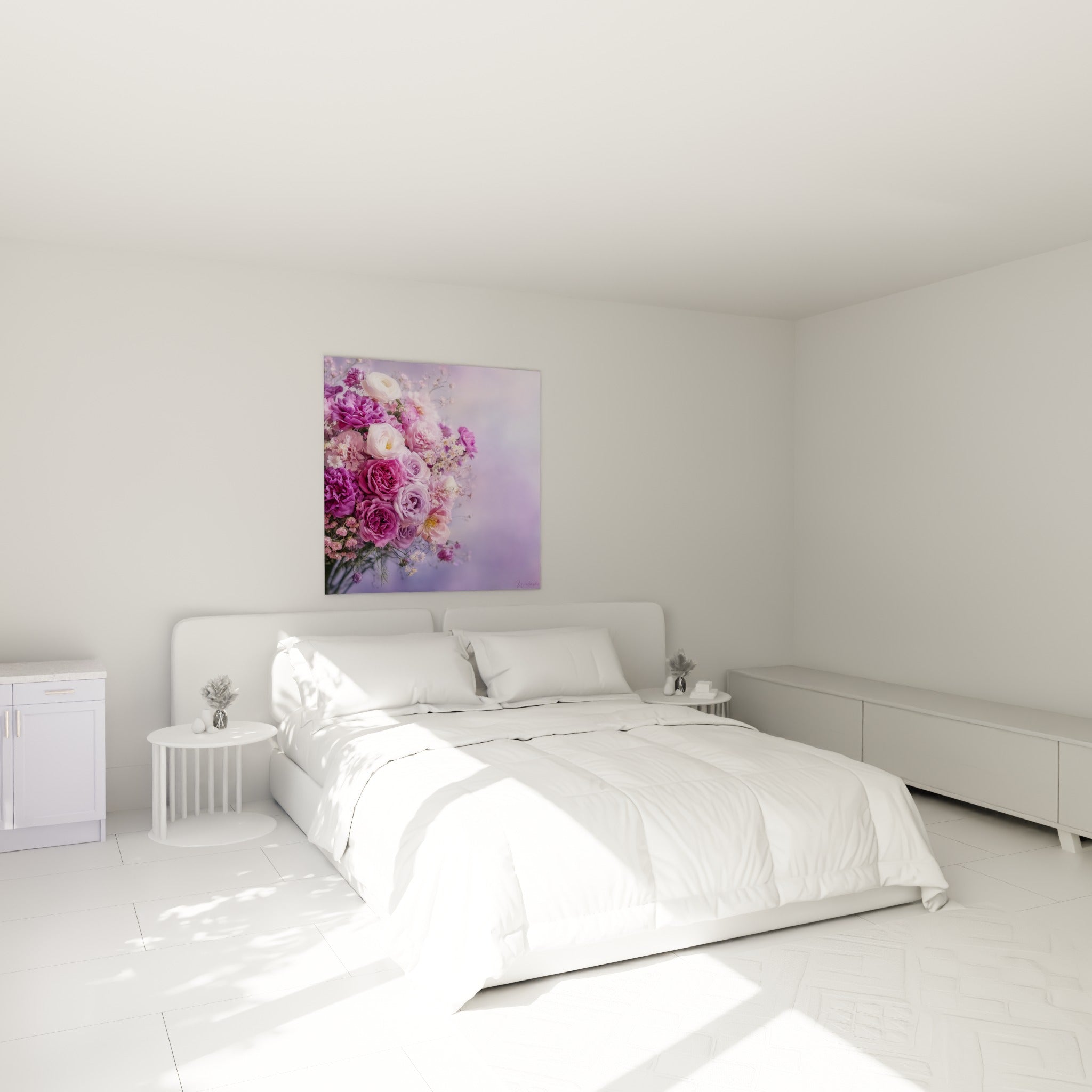 Roses mauves et blanches du tableau fleur nature au-dessus d'un lit dans une chambre claire