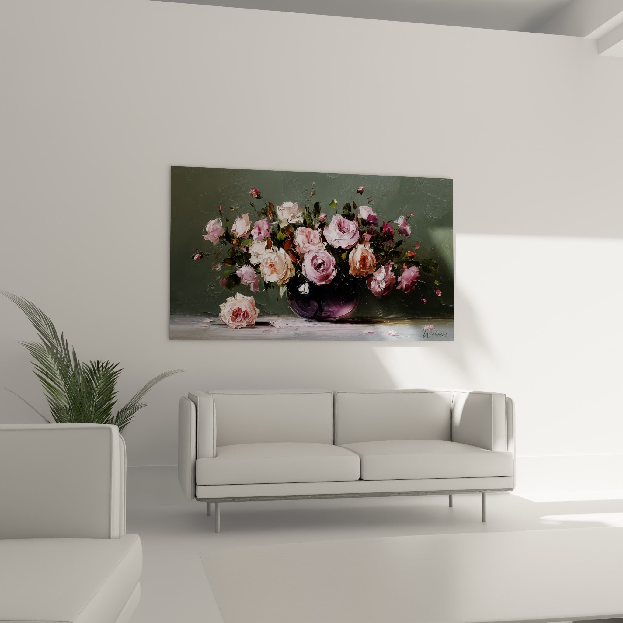 Fleurs pêche et rose poudré dans un vase sombre, disposées au-dessus d'un canapé dans un salon lumineux