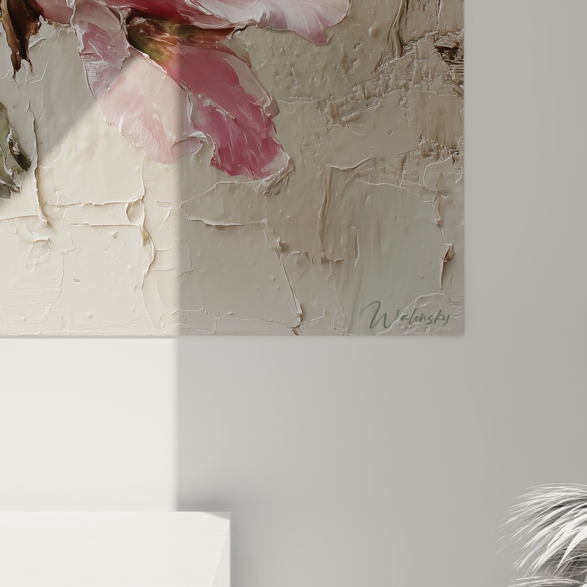 Empâtements de peinture rose et blanc crème révélant le grain épais et les reliefs sculptés de la toile