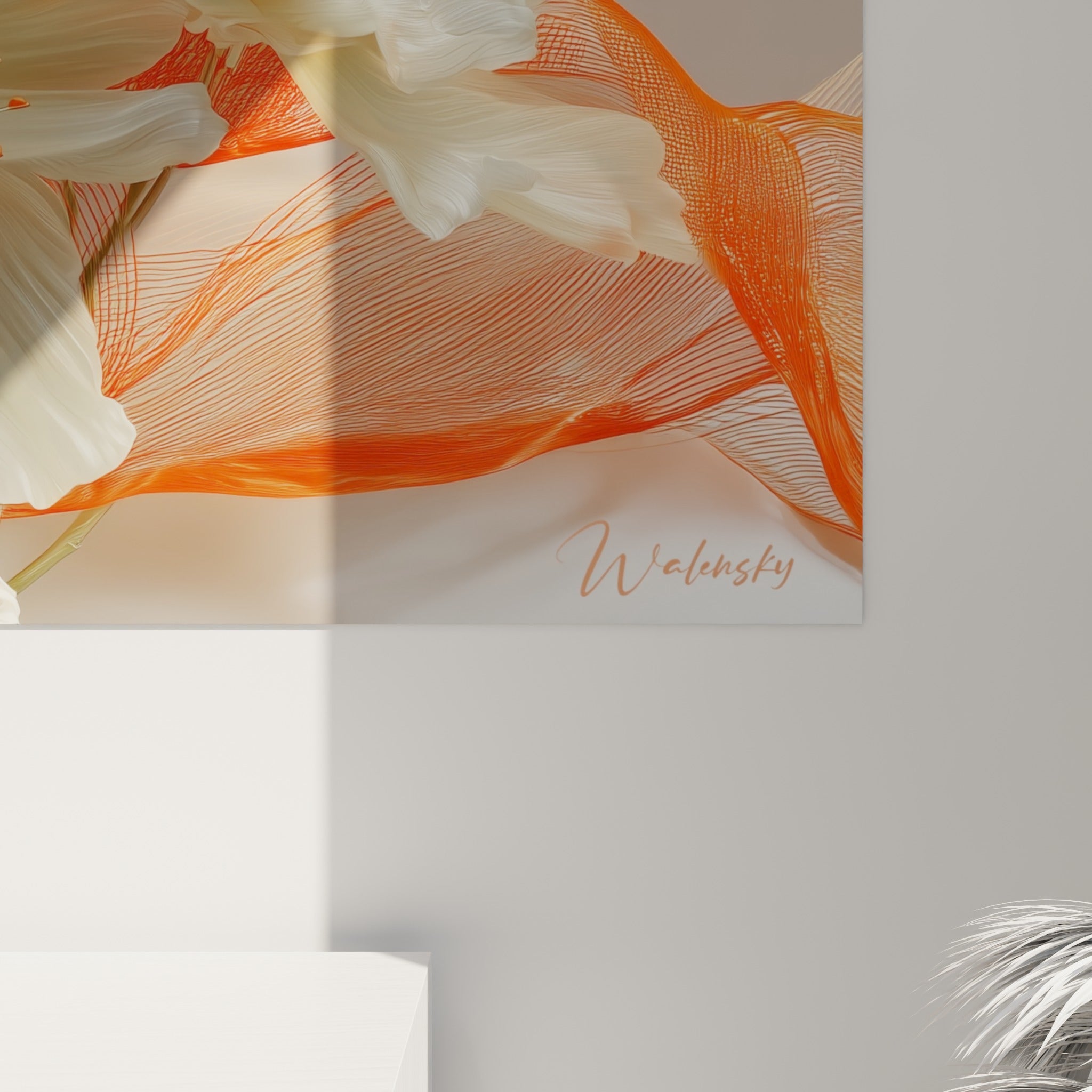 Détail des pétales satinés blancs et des filaments orange fins révélant la texture graphique de l'impression
