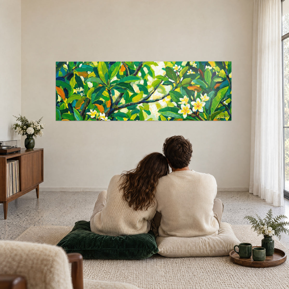 Tableau canopée ensoleillée en empâtements vert tendre et jaune beurre, des touches orangées, contemplée par un couple de dos au sol