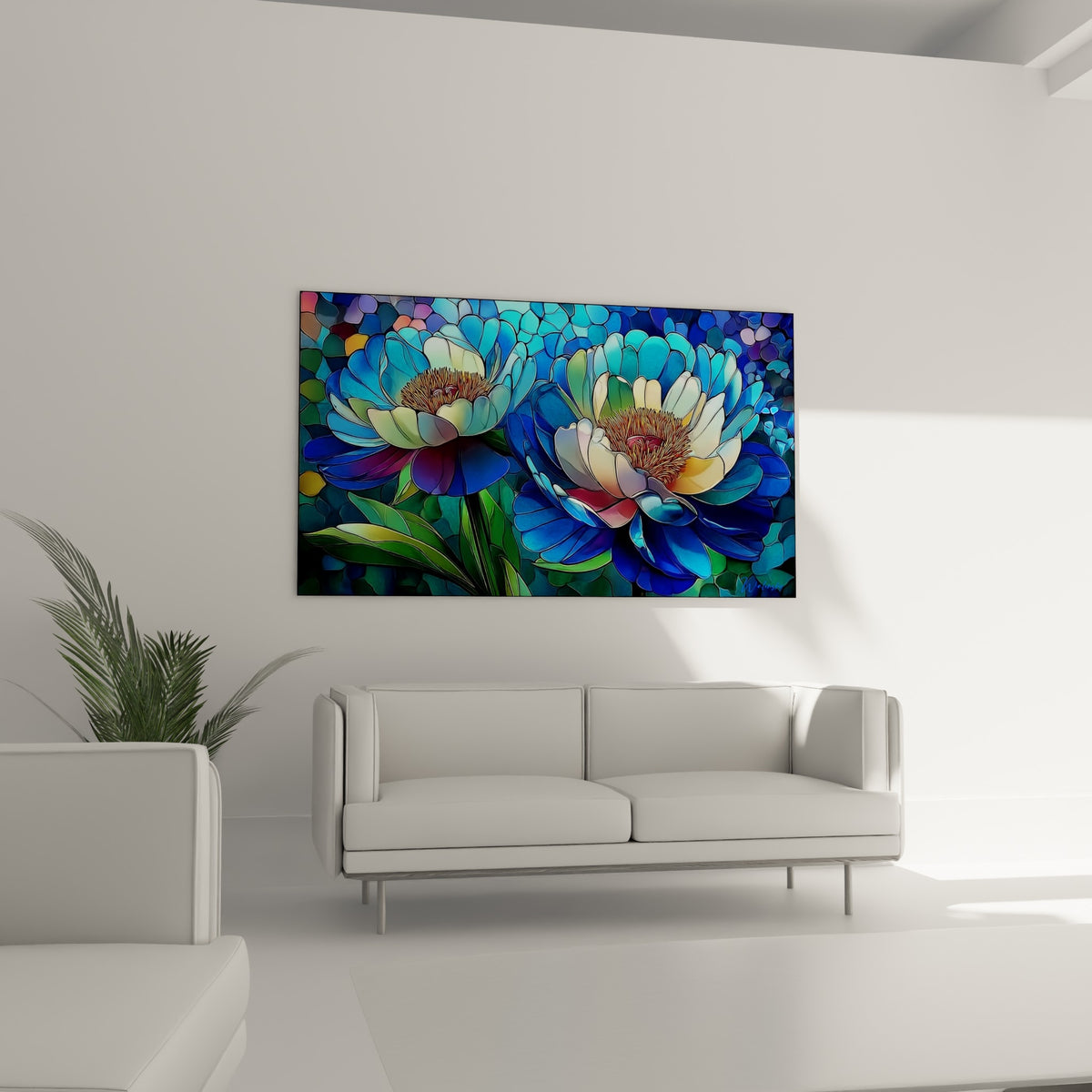 Pivoines bleu turquoise et doré au-dessus d'un canapé dans un salon lumineux