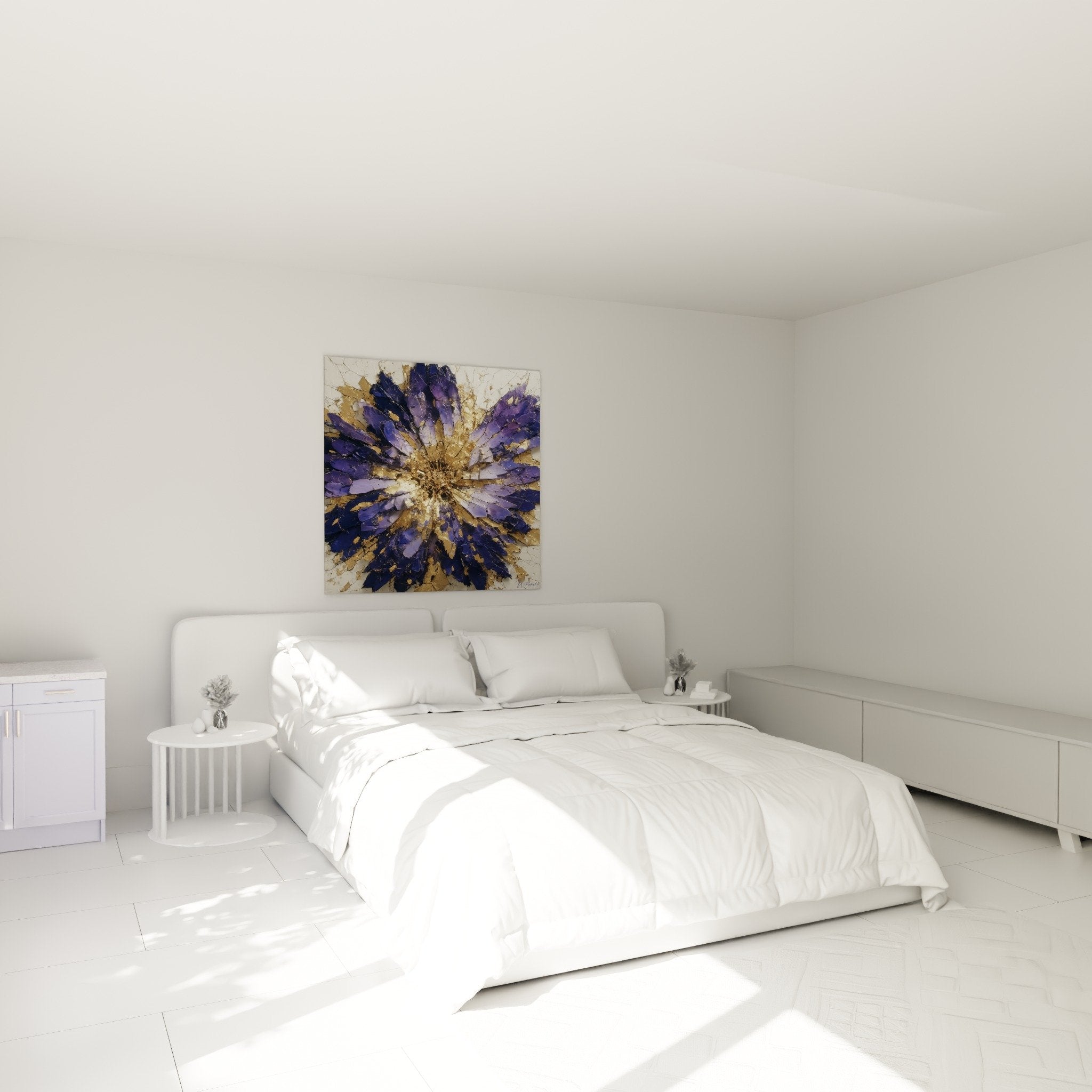 Tableau fleur violette et or dans chambre moderne mur blanc décoration murale élégante ambiance apaisante