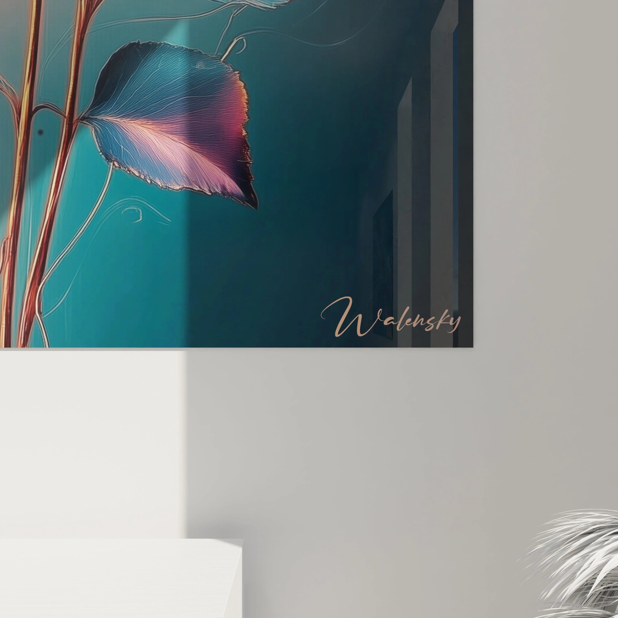 Un tableau fleurs saisissant exhibant trois fleurs aux pétales translucides dans les tons de rose et violet avec bordures dorées, portées par des tiges brunes délicates et accompagnées de feuilles bleu-turquoise, sur fond dégradé du turquoise au pêche.
