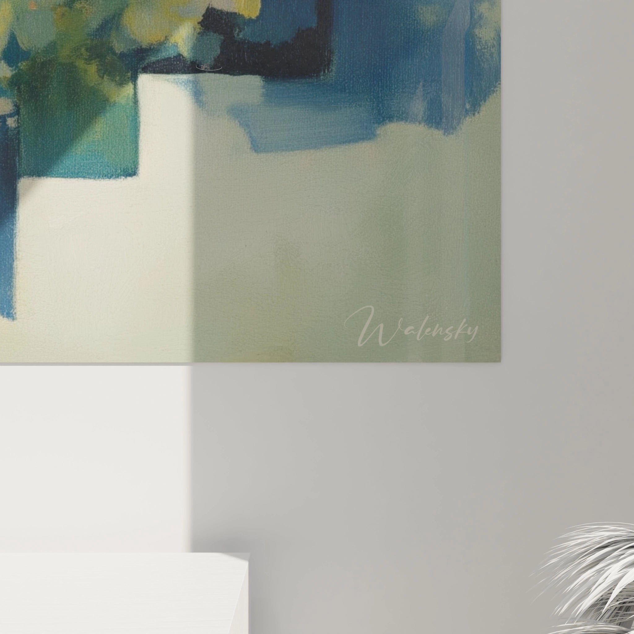 tableau mural fleurs dadaïsme Walensky toile abstraite bleue verte avec signature accrochée sur mur gris