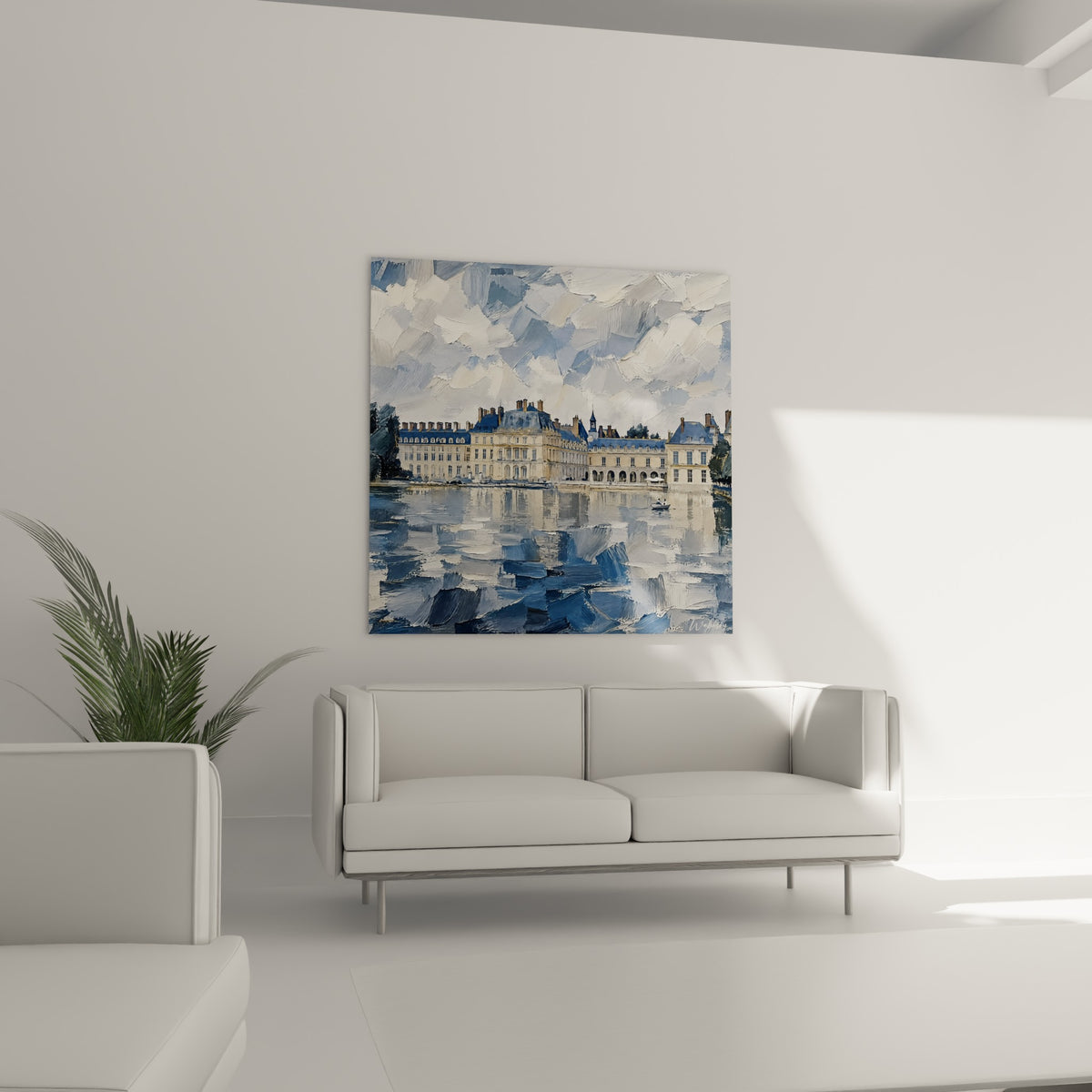 Bâtiment ancien doré bordant un étang aux reflets bleus au-dessus d'un canapé dans un salon lumineux