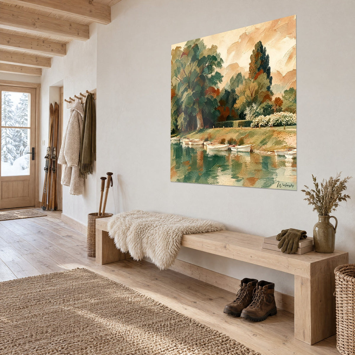 Schilderij vijver met groene en okerkleurige weerspiegelingen, grote boom en crèmekleurig bloembed, boven een houten bank in een chaletentree