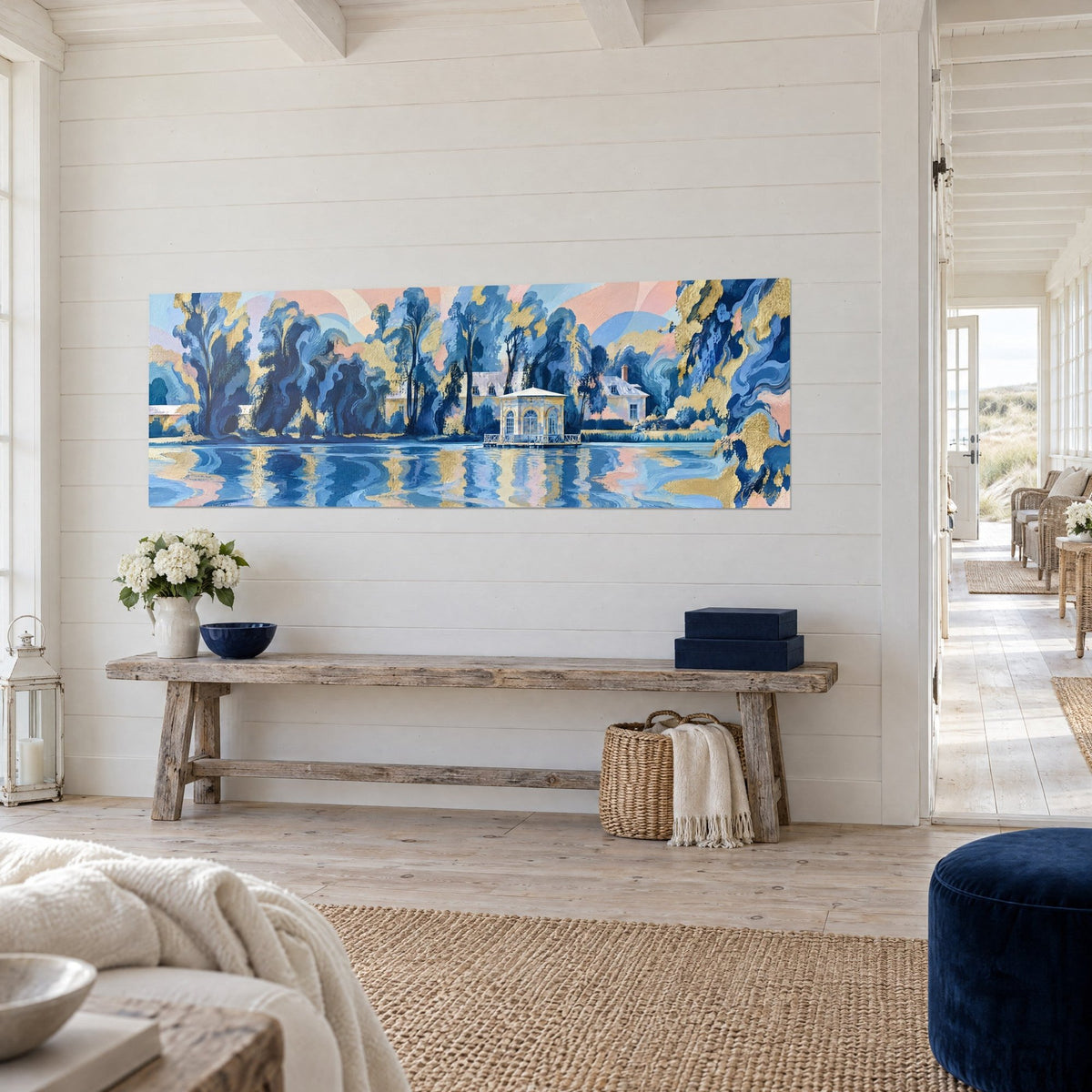 Quadro chiosco a colonne giallo pallido dietro salici blu notte ondeggianti, visto di tre quarti, casa sul mare