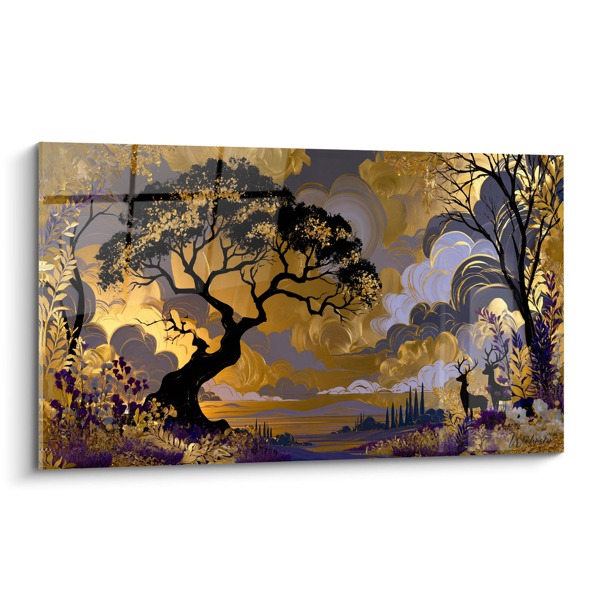 Arbre noir aux feuilles dorées se dresse devant un ciel violet et or, cerfs silhouettés à droite
