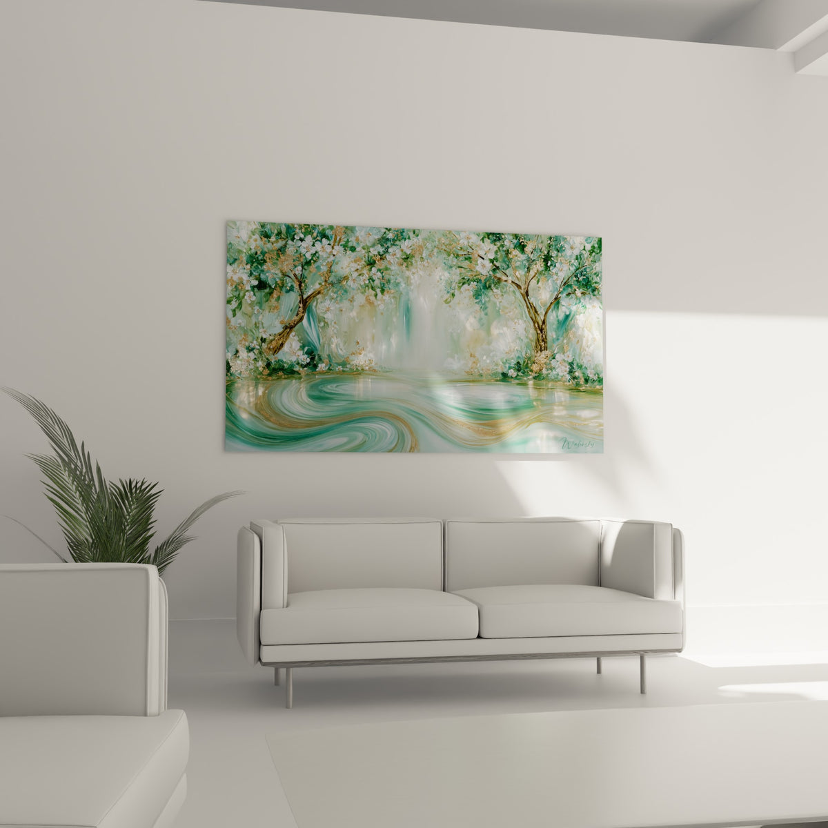 Branches fleuries vert émeraude d'un tableau Forêt au-dessus d'un canapé dans un salon lumineux