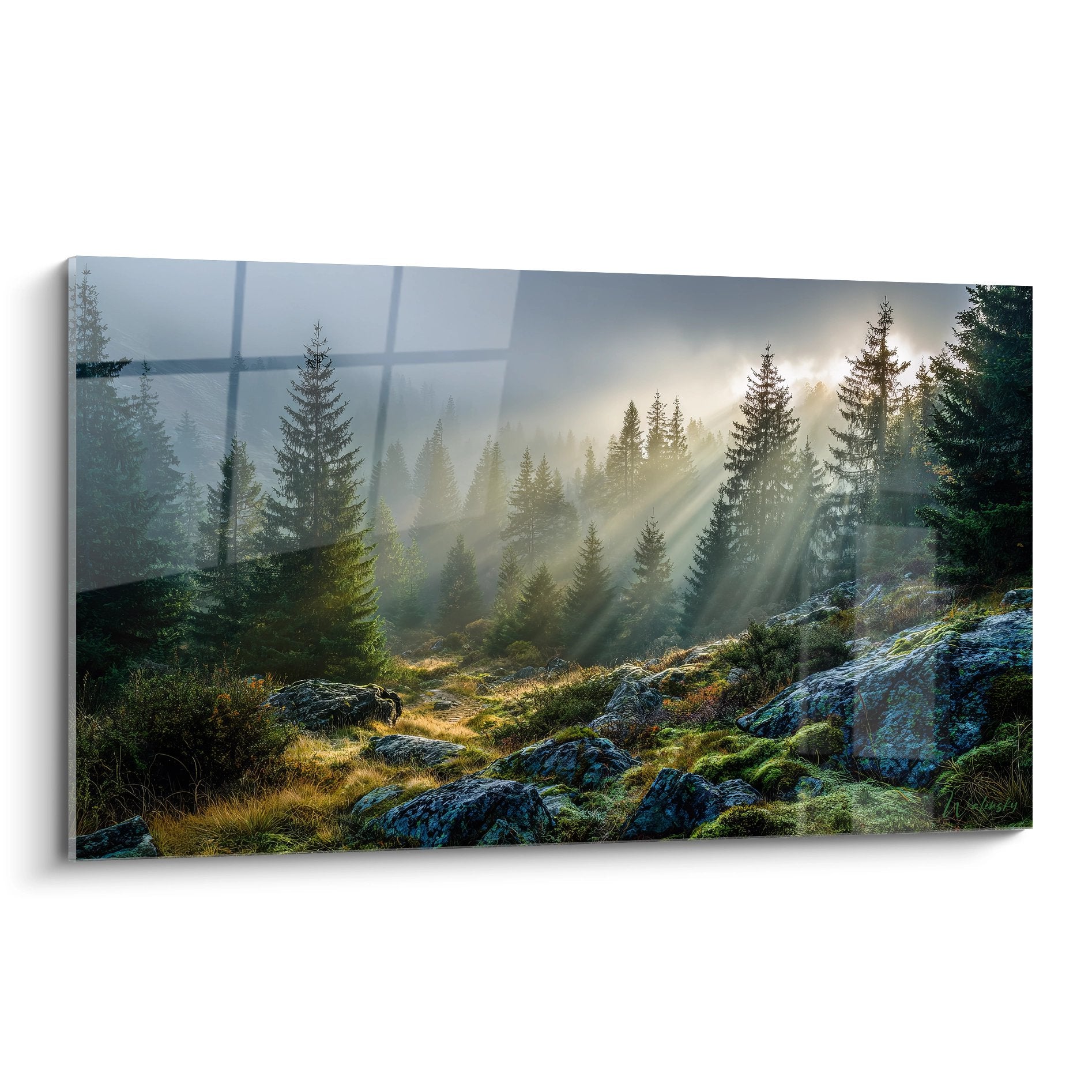 Tableau forêt brumeuse avec rayons soleil dorés perçant entre sapins et rochers moussus