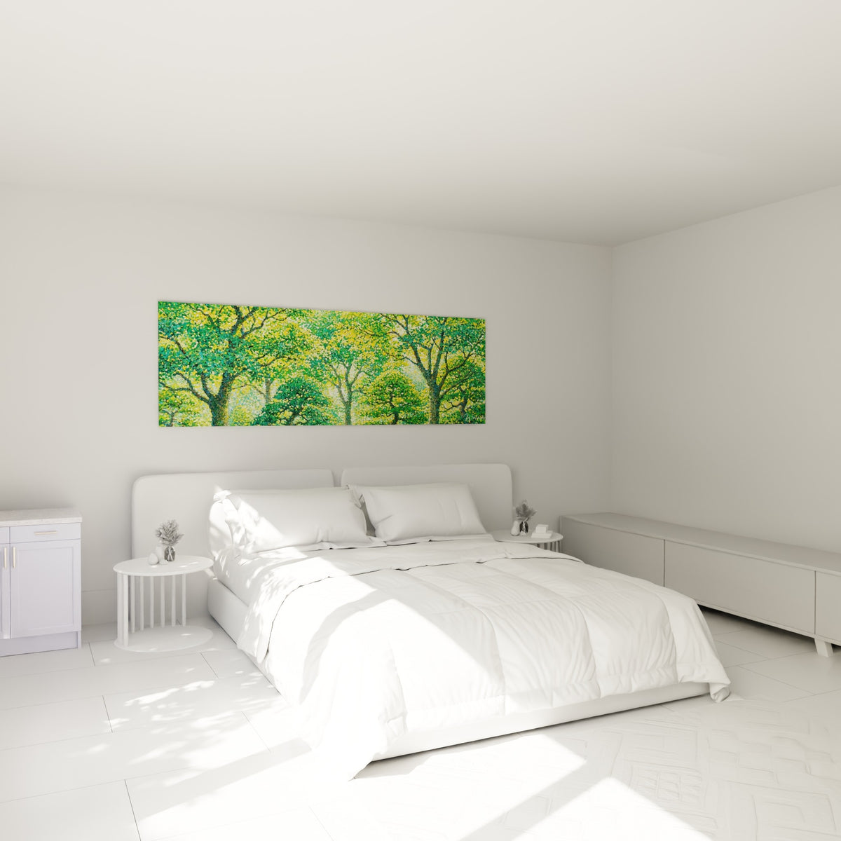 Feuillage vert sauge et jaune lumineux en pointillisme, accroché au-dessus d'un lit dans une chambre claire