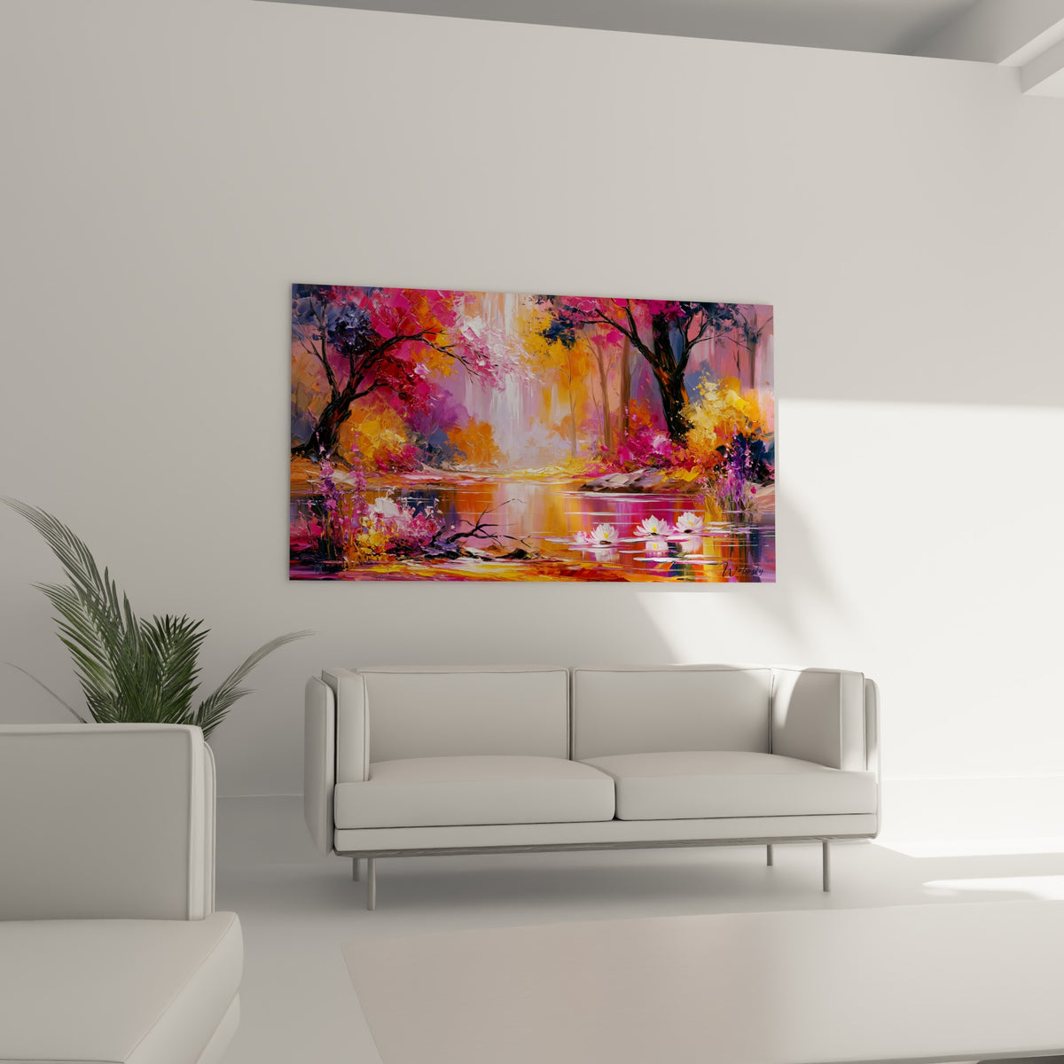 Reflets dorés et fuchsia d'un étang forestier peint, au-dessus d'un canapé dans un salon lumineux