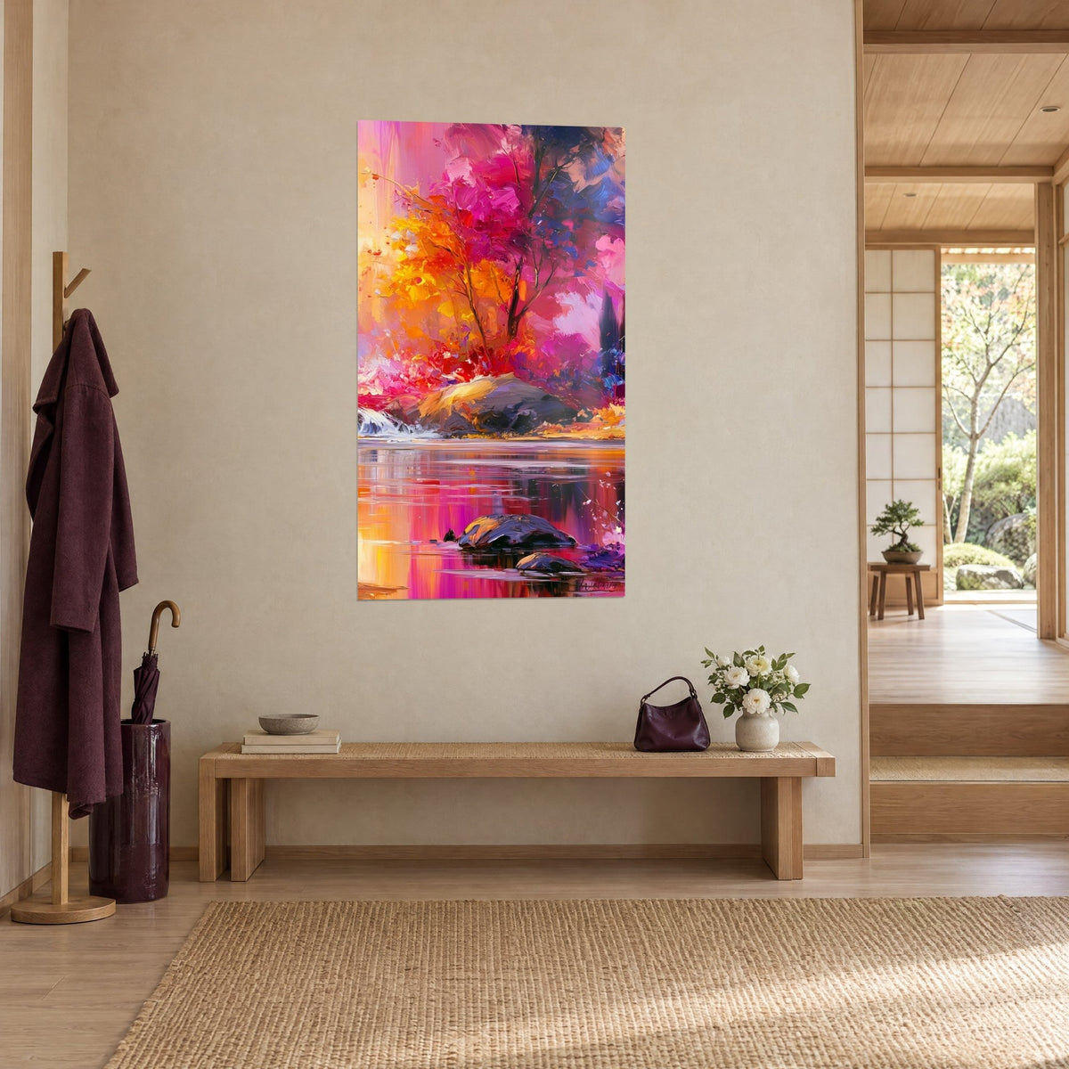Quadro ciliegio magenta con fogliame arancio, roccia dorata sulla riva, nell'ingresso di una casa japandi