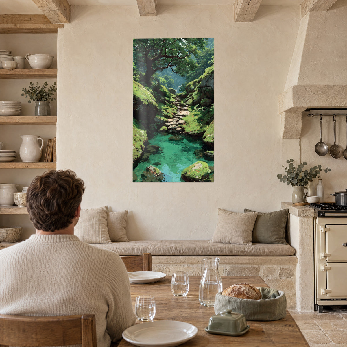 Quadro guado di pietre piatte in un bosco verde, acqua color giada, cielo nebbioso, uomo di spalle a un tavolo, cucina di casa di campagna