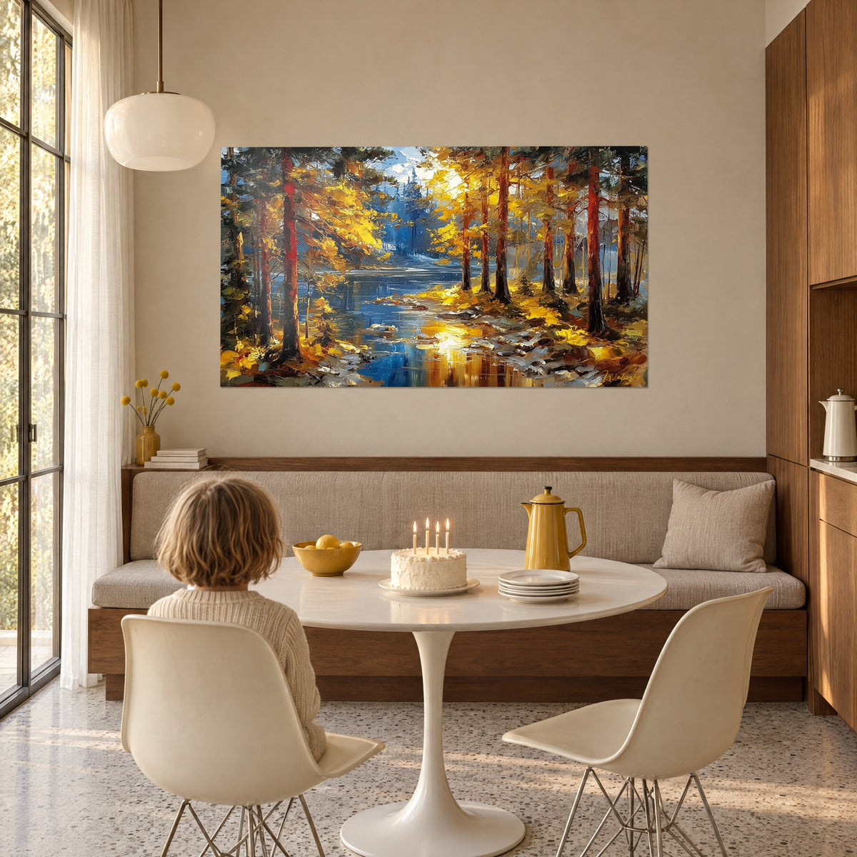 Tableau lumière d'automne filtrant entre troncs cuivrés, feuilles ocre et lac azur, enfant de dos devant un gâteau d'anniversaire sur une table