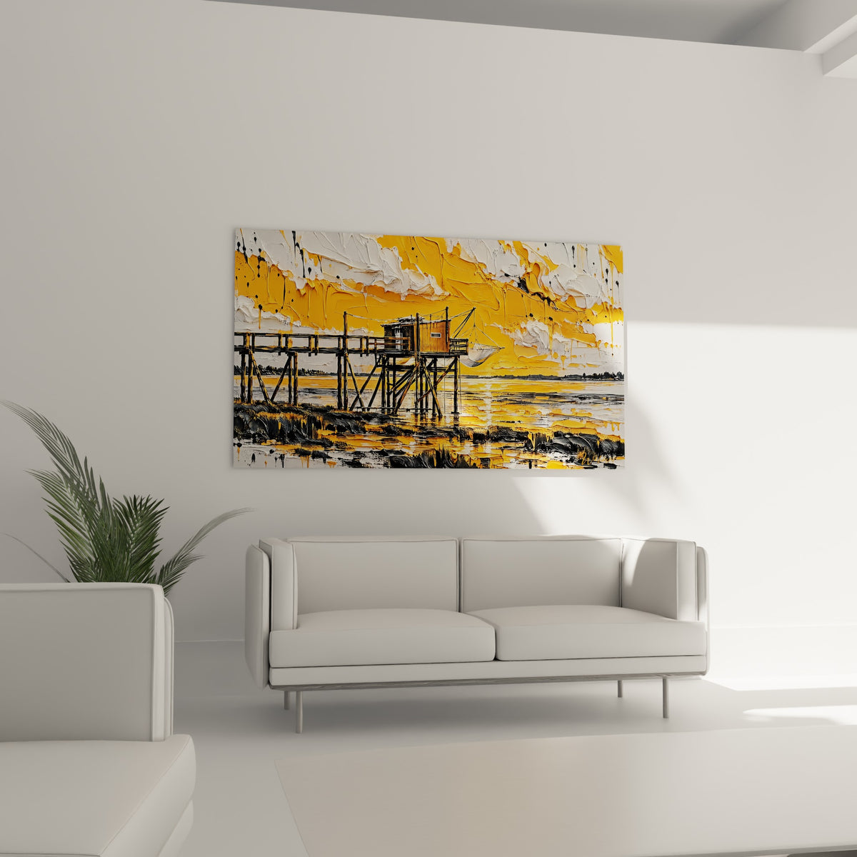 Jetée en bois noir face à un ciel orange flamboyant, placée au-dessus d'un canapé dans un salon lumineux