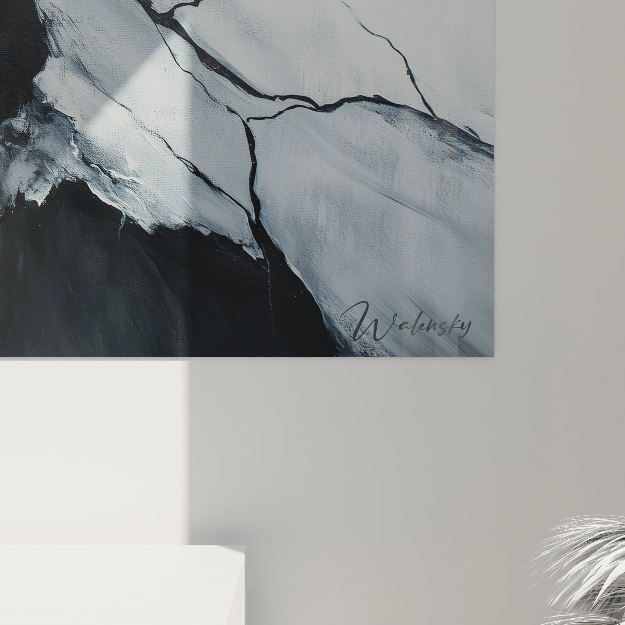 Un tableau éruptif capturant le moment où la terre blanche se fend pour révéler un flot de lave orange éclatant, les contrastes entre noir, blanc et orange créant une composition saisissante rehaussée par des variations de texture et d'épaisseur de peinture.
