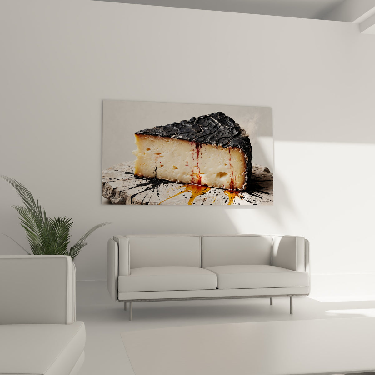 Fromage affiné à croûte noire et coulée pourpre intense accroché au-dessus d'un canapé dans un salon lumineux