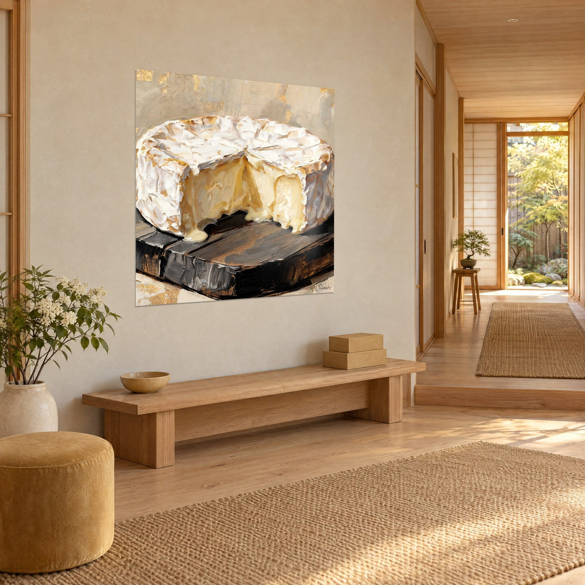 Quadro formaggio fondente con pasta color burro, crosta avorio stesa a spatola su tavola nera, vista di tre quarti, corridoio japandi