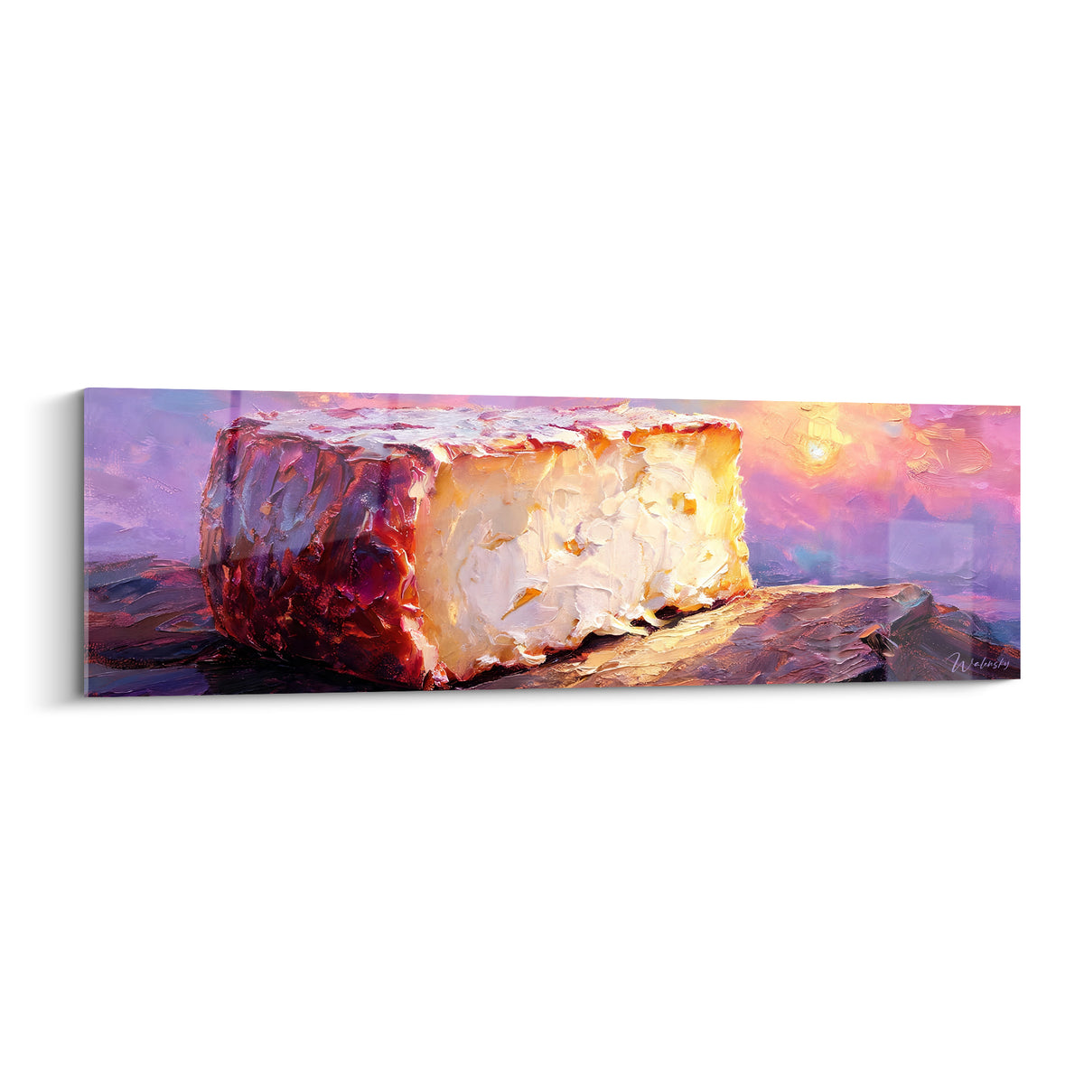 Fromage crémeux à la croûte anthracite et dorée, pâte blanche sur fond violet lumineux