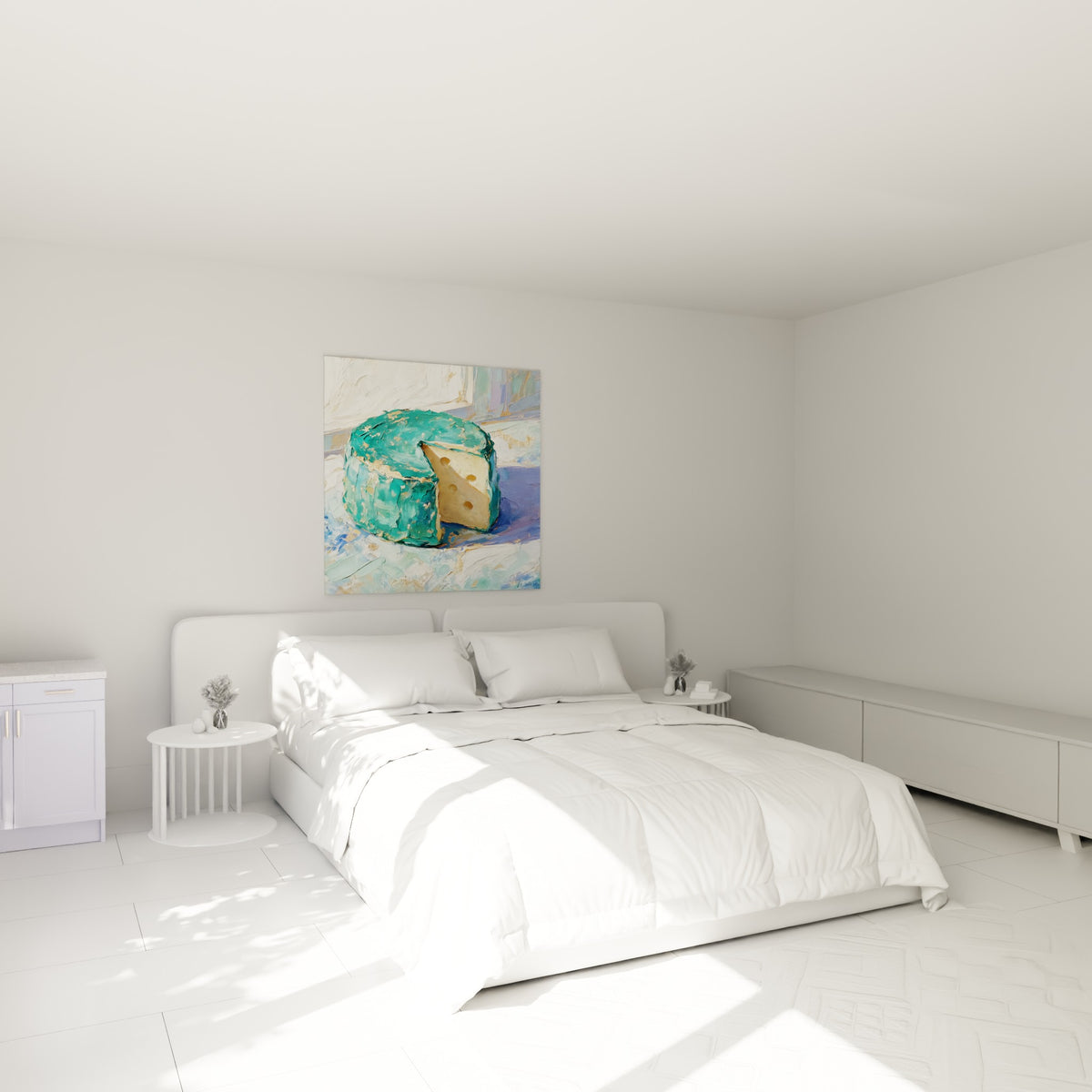 Fromage à croûte turquoise et éclats dorés accroché au-dessus d'un lit dans une chambre claire