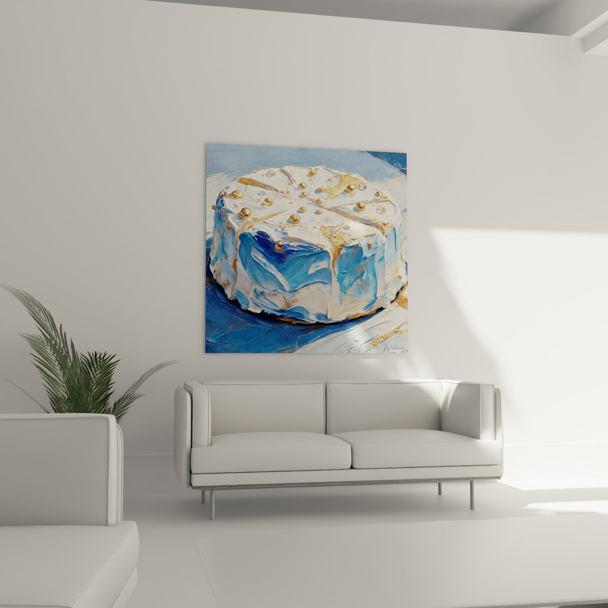 Meule blanche aux textures bleu profond et doré scintillant, au-dessus d'un canapé dans un salon lumineux