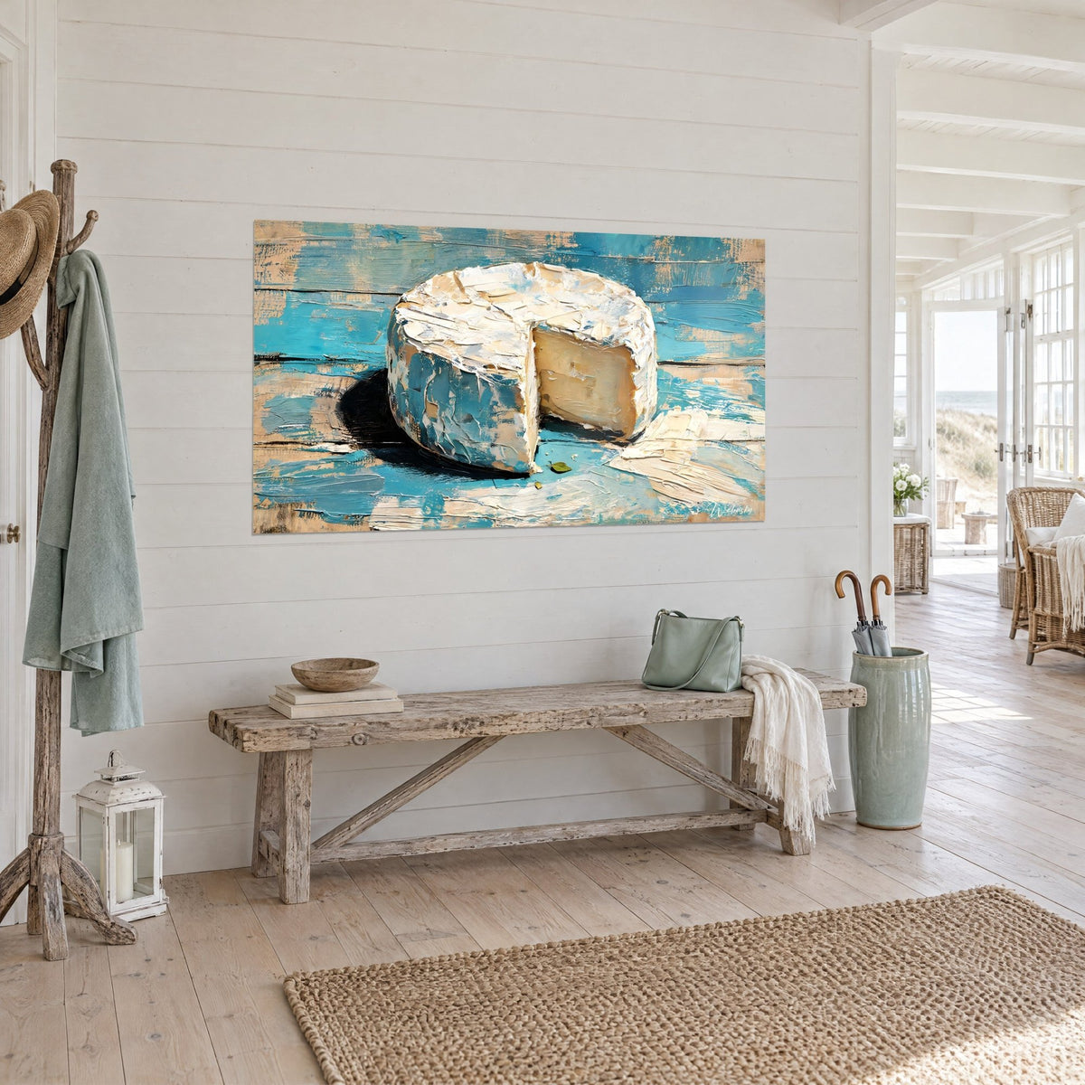 Tableau meule de fromage crème en pâte épaisse, feuille verte et fond bleu turquoise et beige, mur blanc d'une maison de bord de mer
