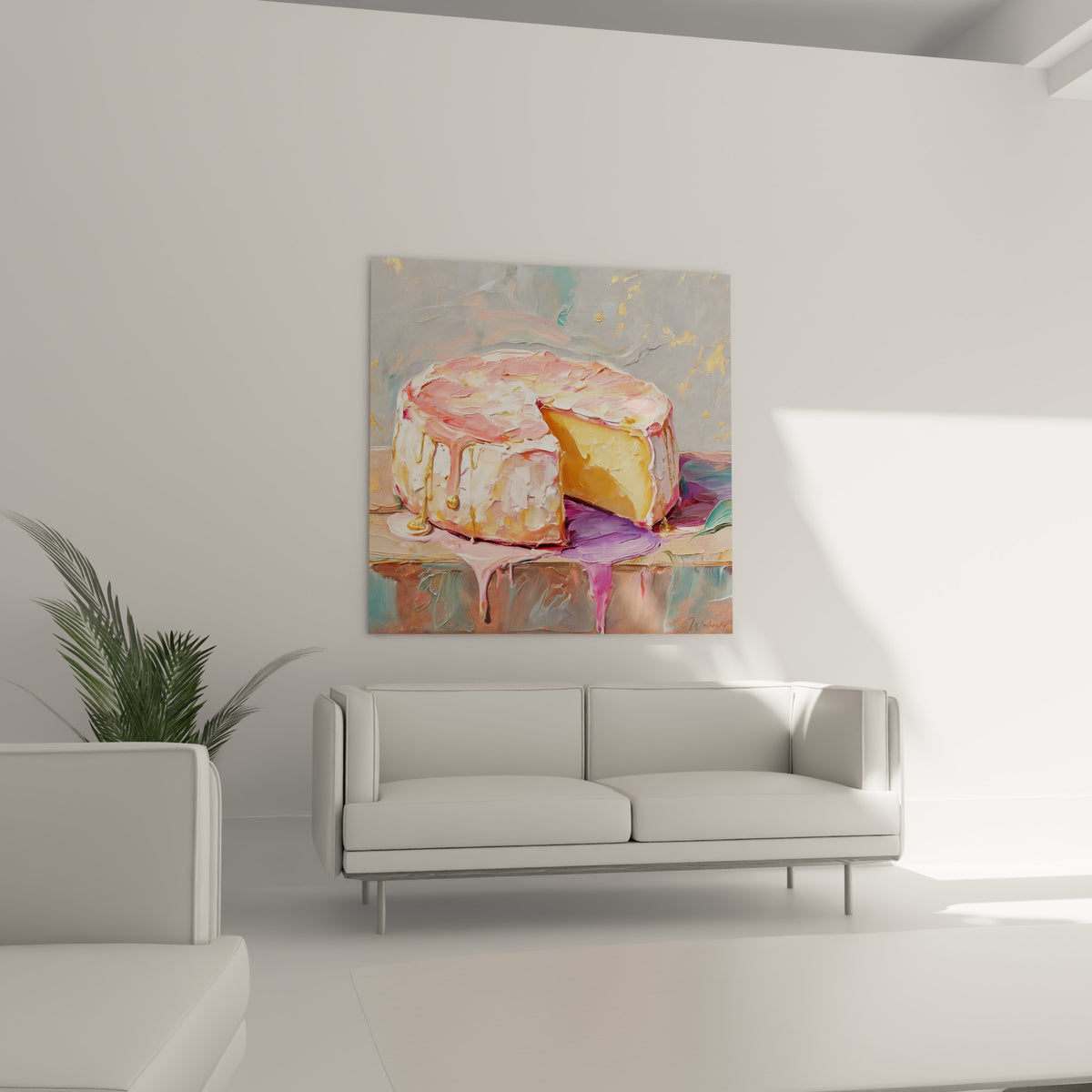 Meule entamée rose pastel et ocre doré, présentée au-dessus d'un canapé dans un salon lumineux