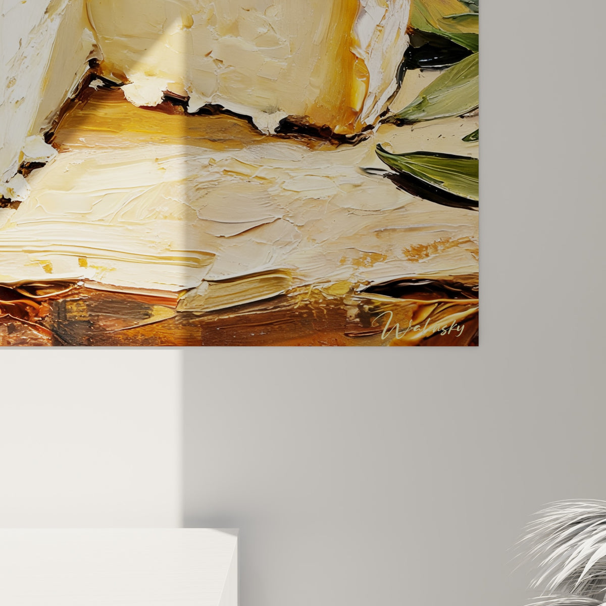 Empâtements crayeux blanc cassé et coulures ocre se mêlant sur la croûte du fromage peint à la spatule
