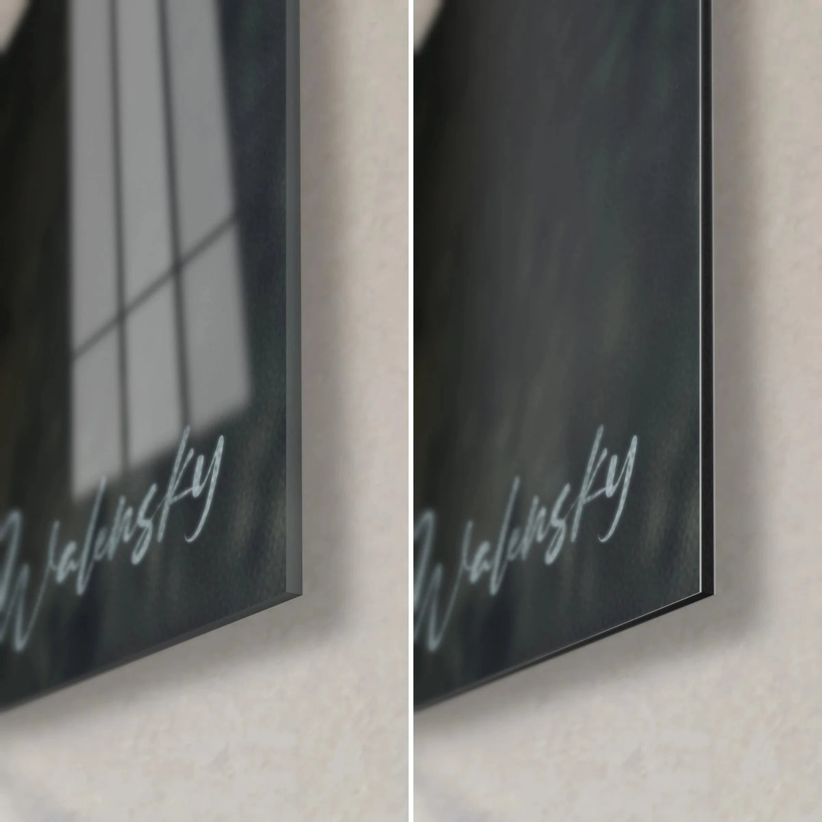Schilderij kobaltblauwe bosbessen, glanzend glas hoek rechtsonder links en mat zwart Dibond rechts, fijne rand van 3 mm