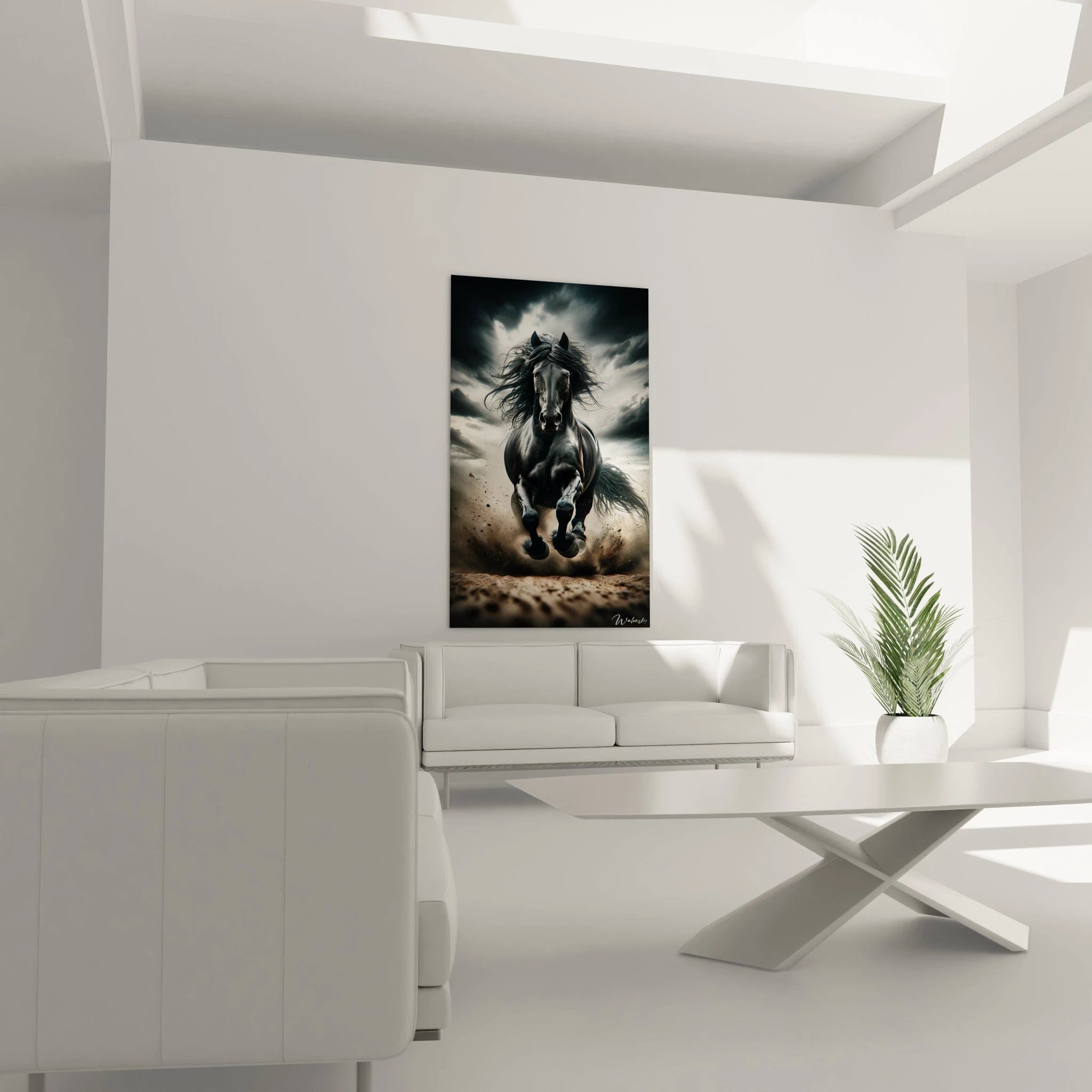 Un tableau d'animal montrant un cheval noir galopant vers l'avant avec une longue crinière flottante. Les textures variées incluent le pelage lisse et brillant, les particules de sable en suspension et les nuages menaçants. Le contraste entre la silhouette sombre de l'animal et le sol clair accentue l'effet dynamique.
