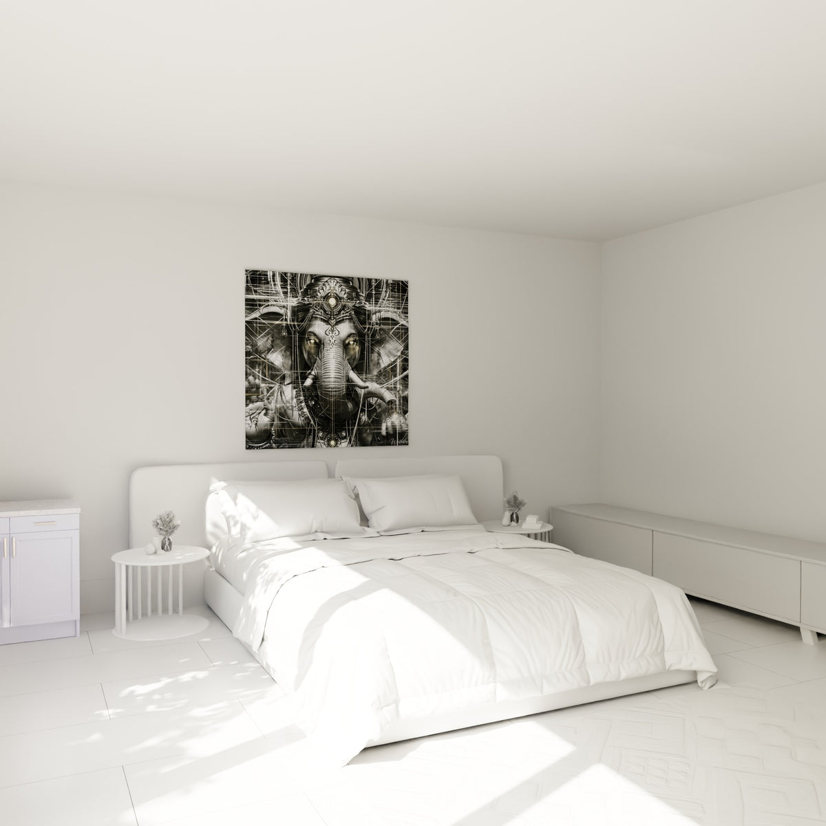 Divinité Ganesh anthracite et dorée au-dessus d'un lit dans une chambre claire