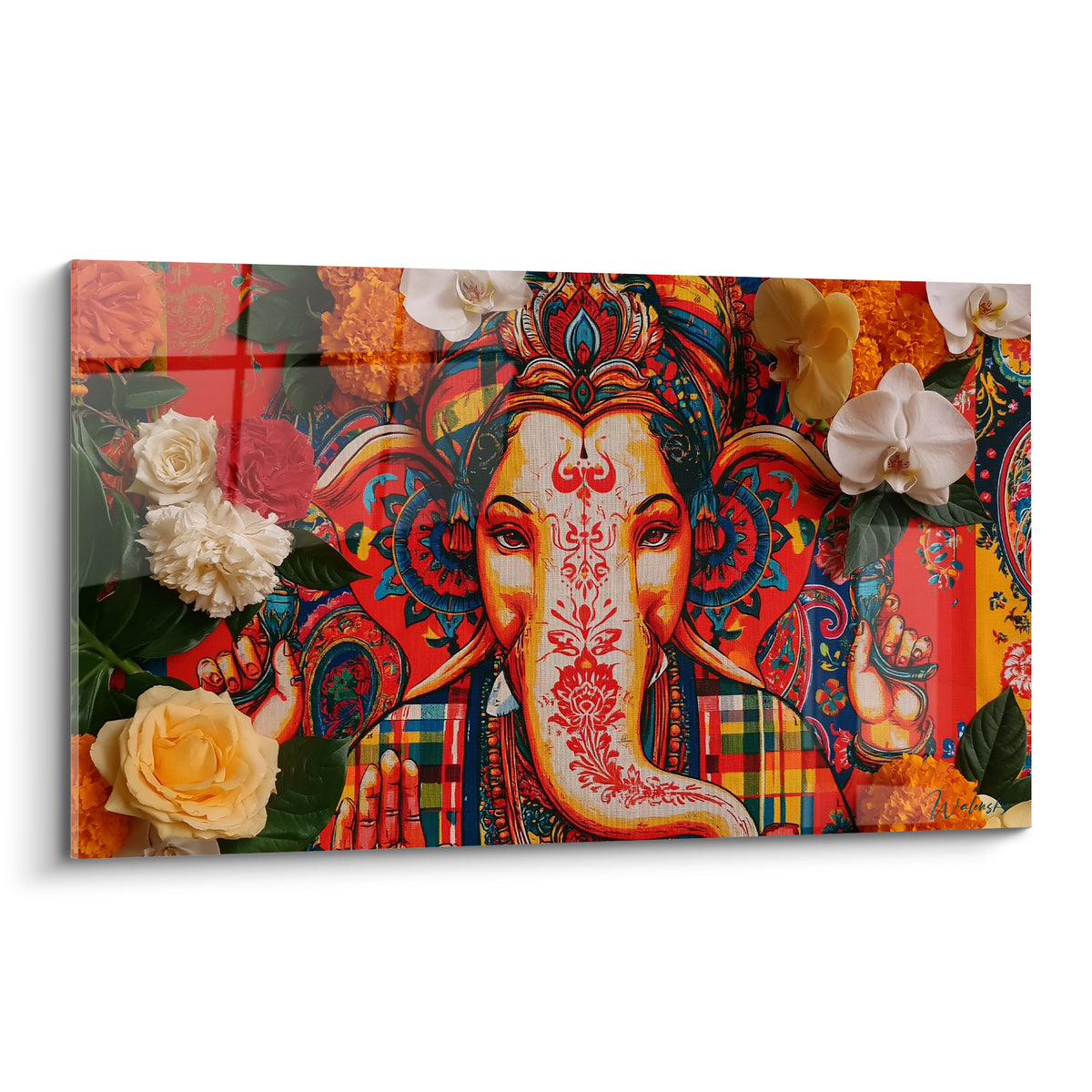 Ganesh doré aux traits rouges, entouré de fleurs blanches et orange sur fond bleu vif