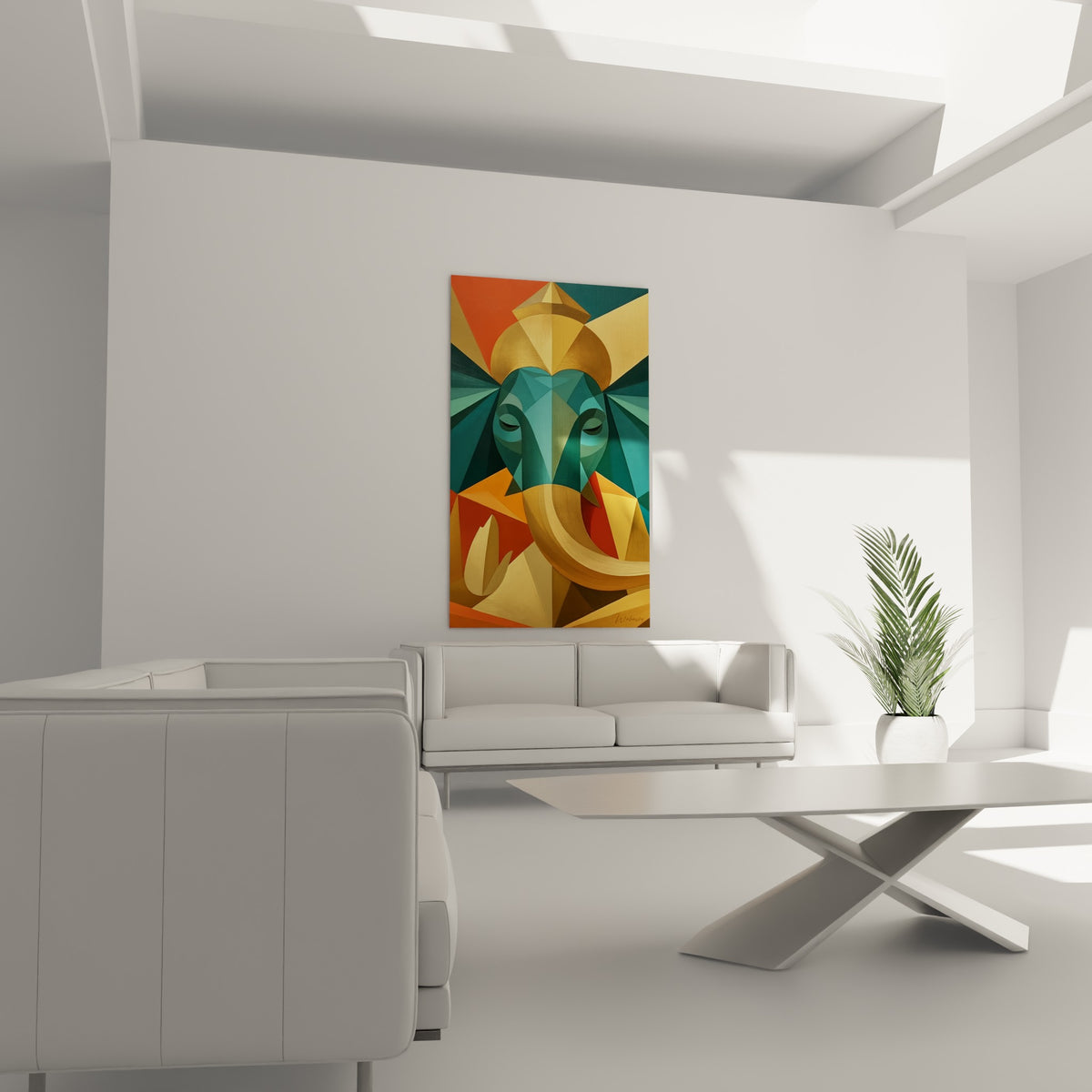 Figure de Ganesh doré et bleu pétrole, trompe incurvée majestueuse au-dessus d'un canapé dans un salon lumineux