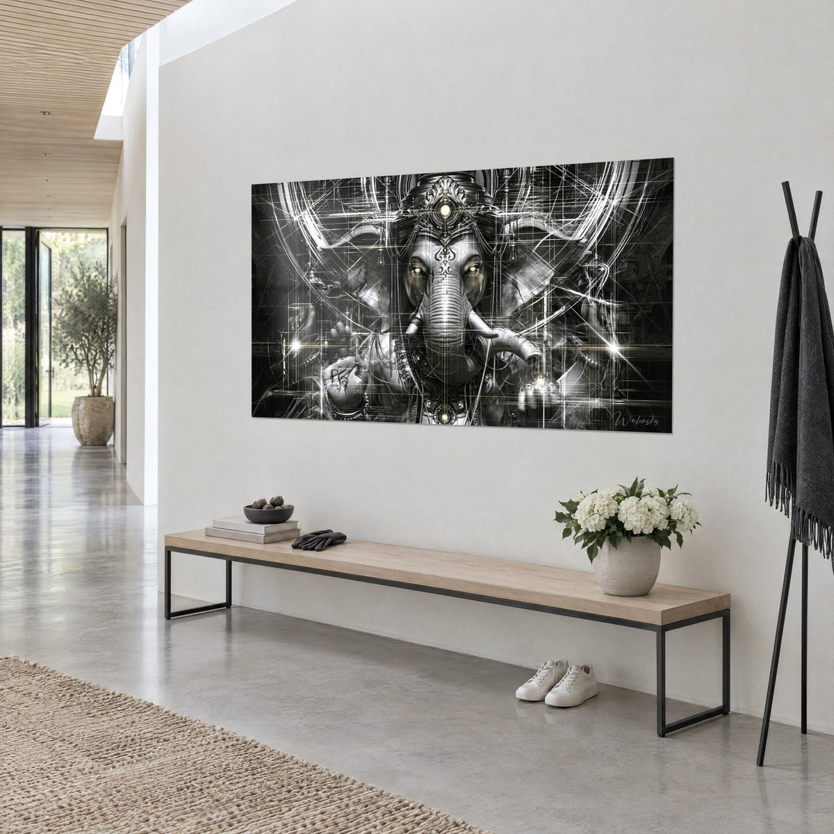 Tableau Ganesh gris et argent, trompe ornée de bijoux, faisceaux de lumière croisés, mur blanc d'une maison d'architecte