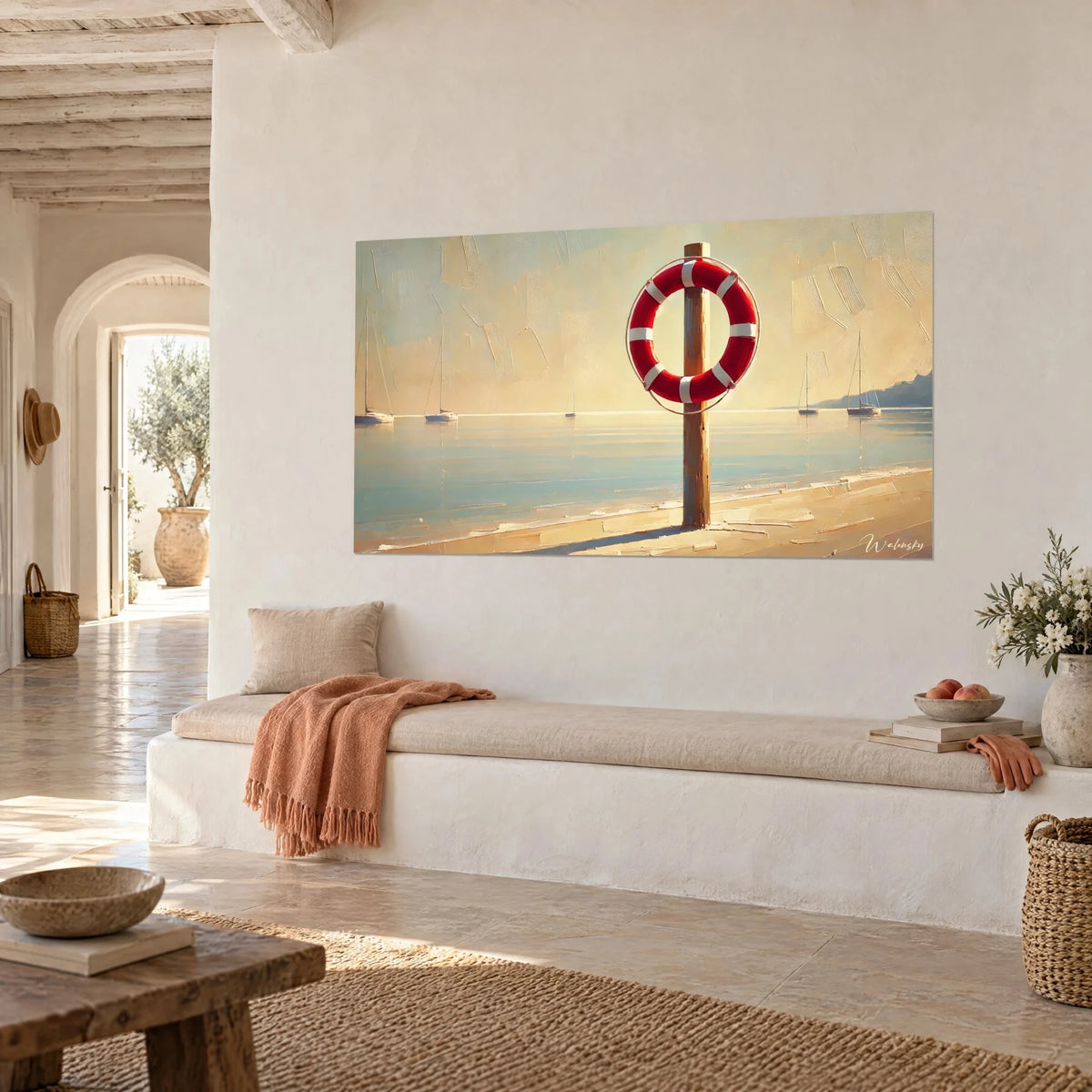 Tableau garde-côte à la bouée rouge sur mât de bois, mer calme bleu pâle et sable crème, au mur d'une maison méditerranéenne