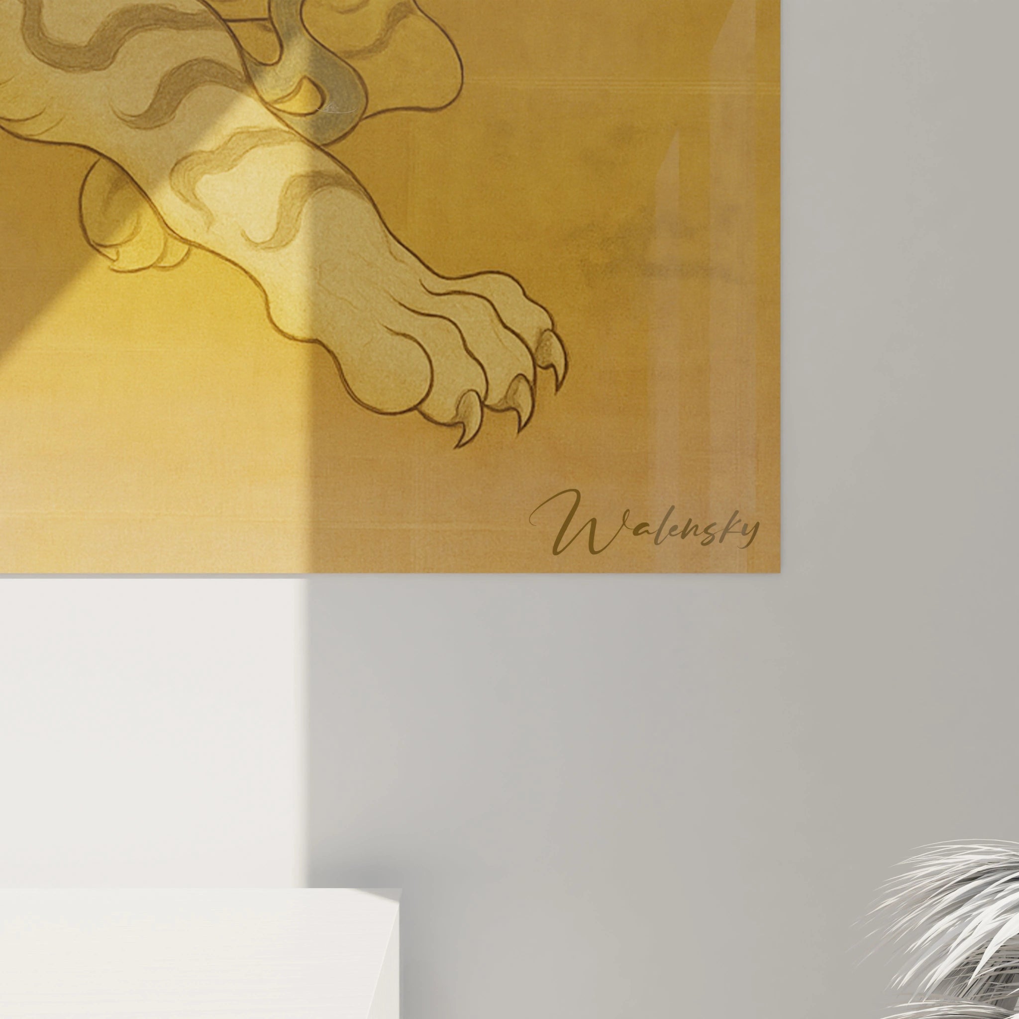Un tableau tigre feng shui avec composition en cercle sur fond doré. L'animal stylisé aux rayures ondulantes présente une gueule rugissante et un corps élancé. Les teintes beiges et brunes créent une harmonie chromatique typique de l'art asiatique traditionnel avec des lignes fluides et expressives.
