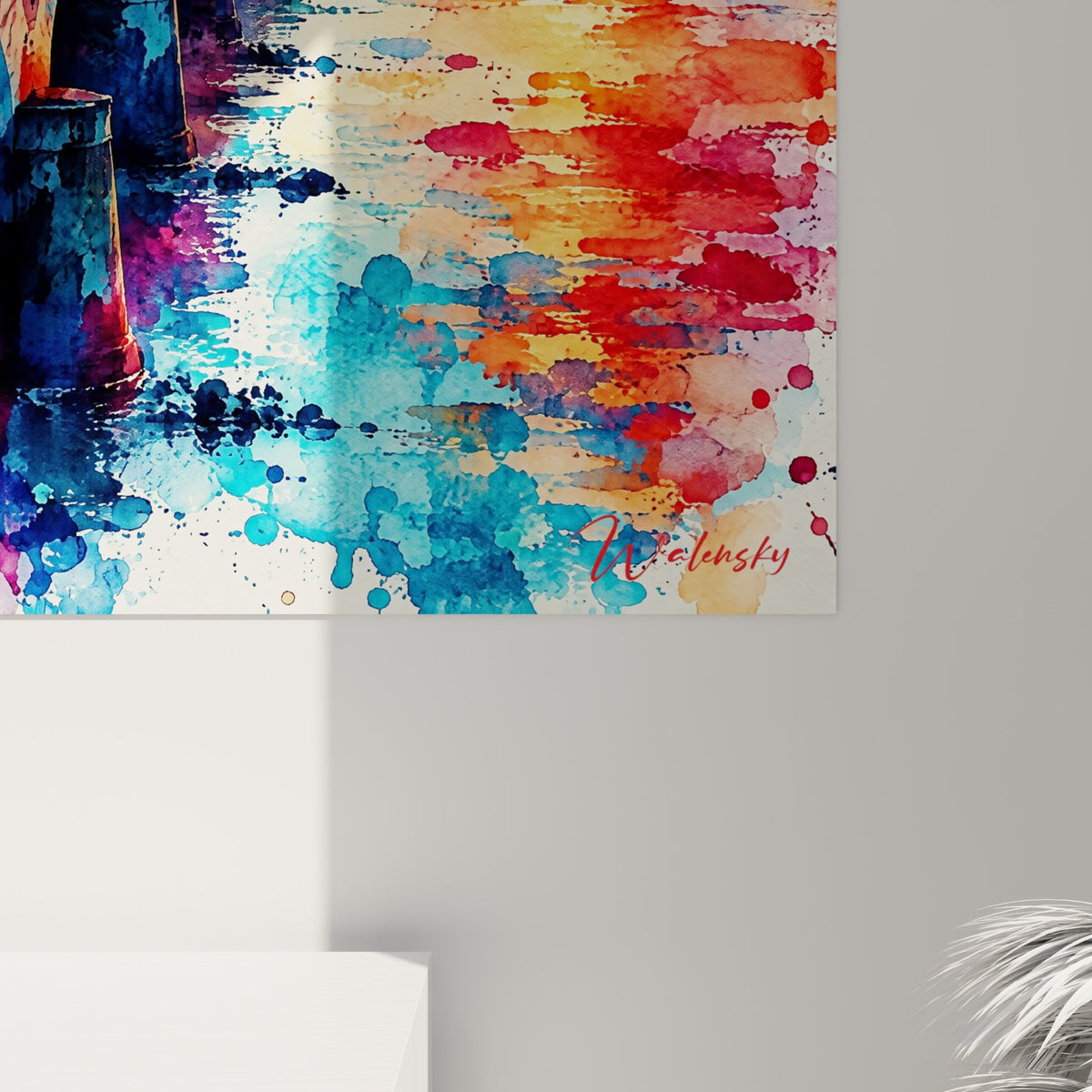 Éclaboussures d'aquarelle bleu violet et rouge corail se mêlant sur la toile, grain visible près des lampadaires peints