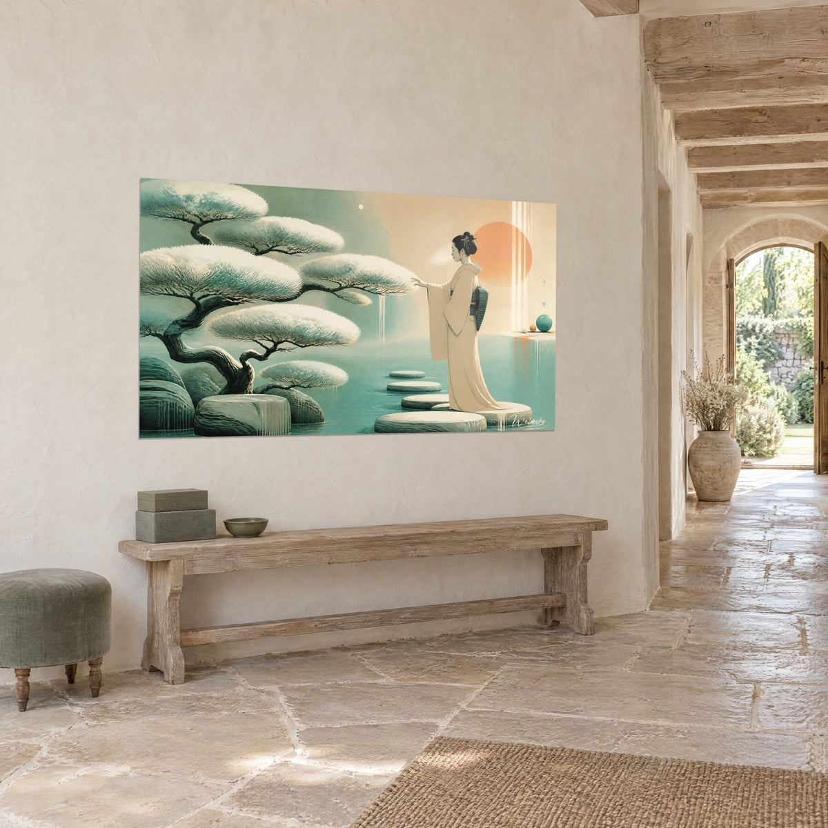 Quadro bonsai gigante con cuscini di aghi brinati su acqua turchese, donna in kimono crema, sole arancione, ingresso in pietra chiara